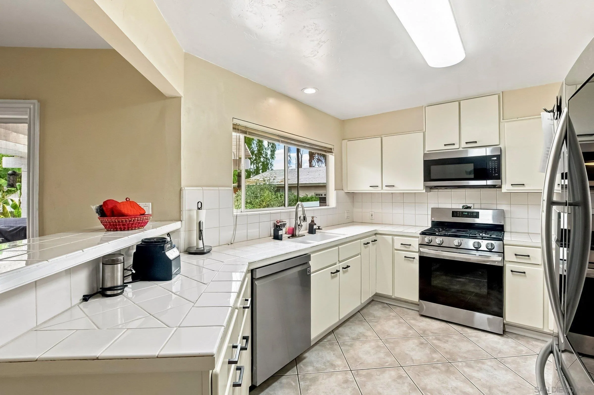 https://cdn.realtyfeed.com/cdn/127/260019953/24cfb0fdedf325d7c6786b2a20594205.webp