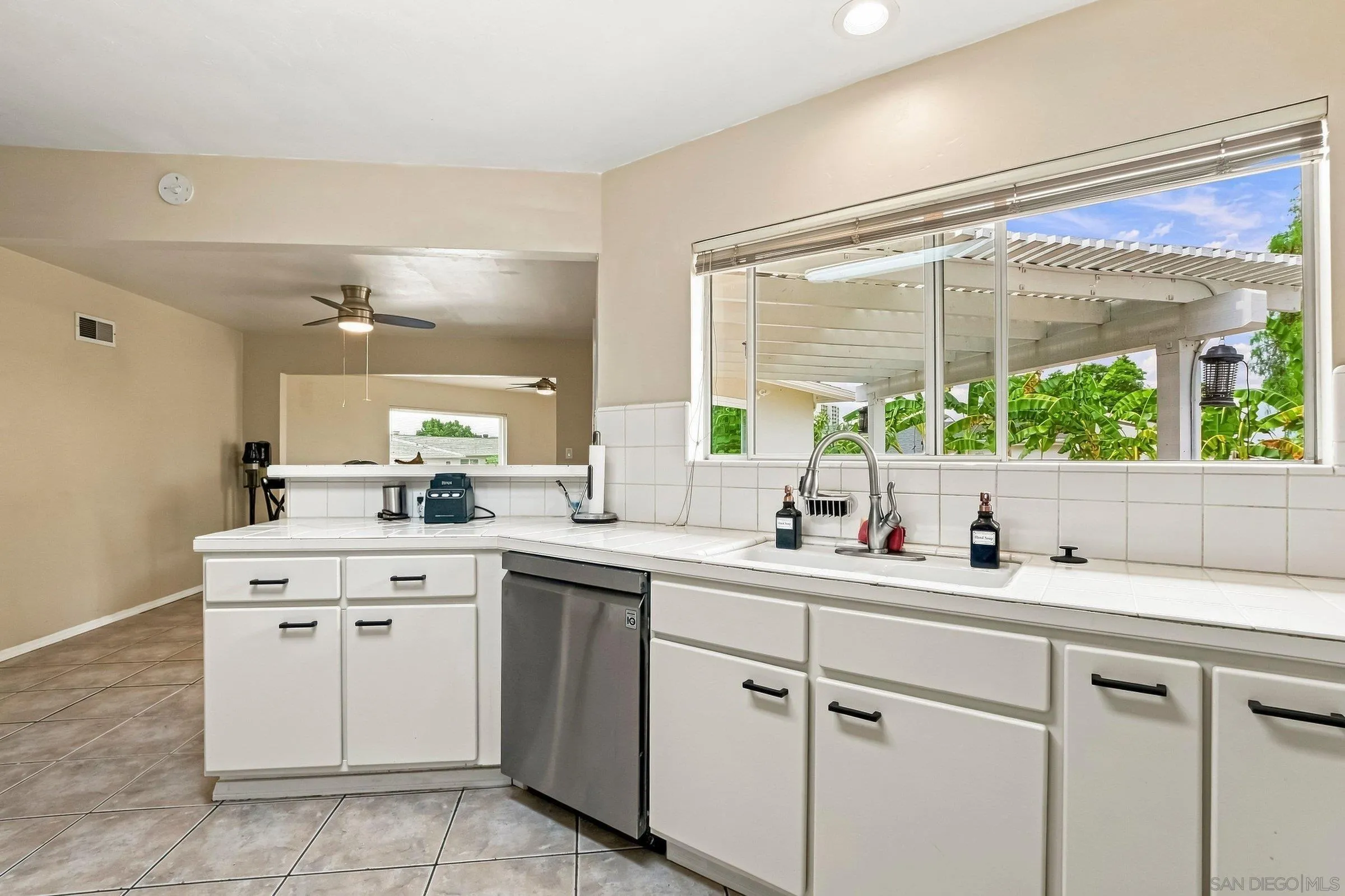 https://cdn.realtyfeed.com/cdn/127/260019953/6ea8d2f4260dff239222caffde4f5b02.webp