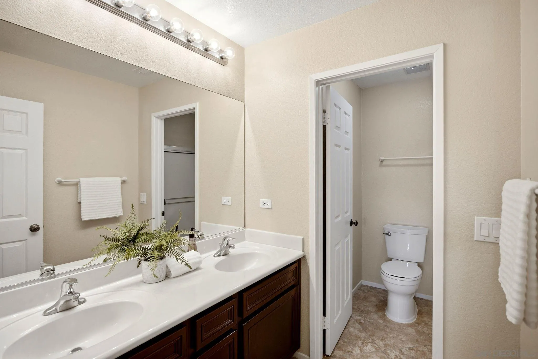 https://cdn.realtyfeed.com/cdn/127/260019955/0fc3d86838e540376b6063e30b3add17.webp