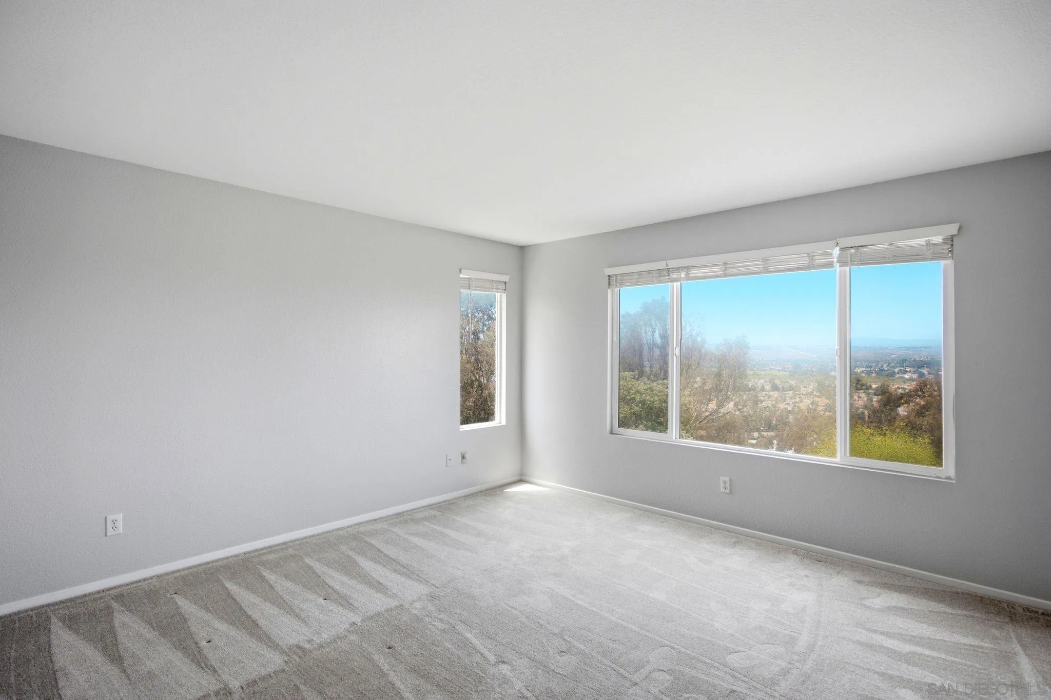 https://cdn.realtyfeed.com/cdn/127/260019955/212c75775e4ffeb965f798e1a06fd2b0.webp