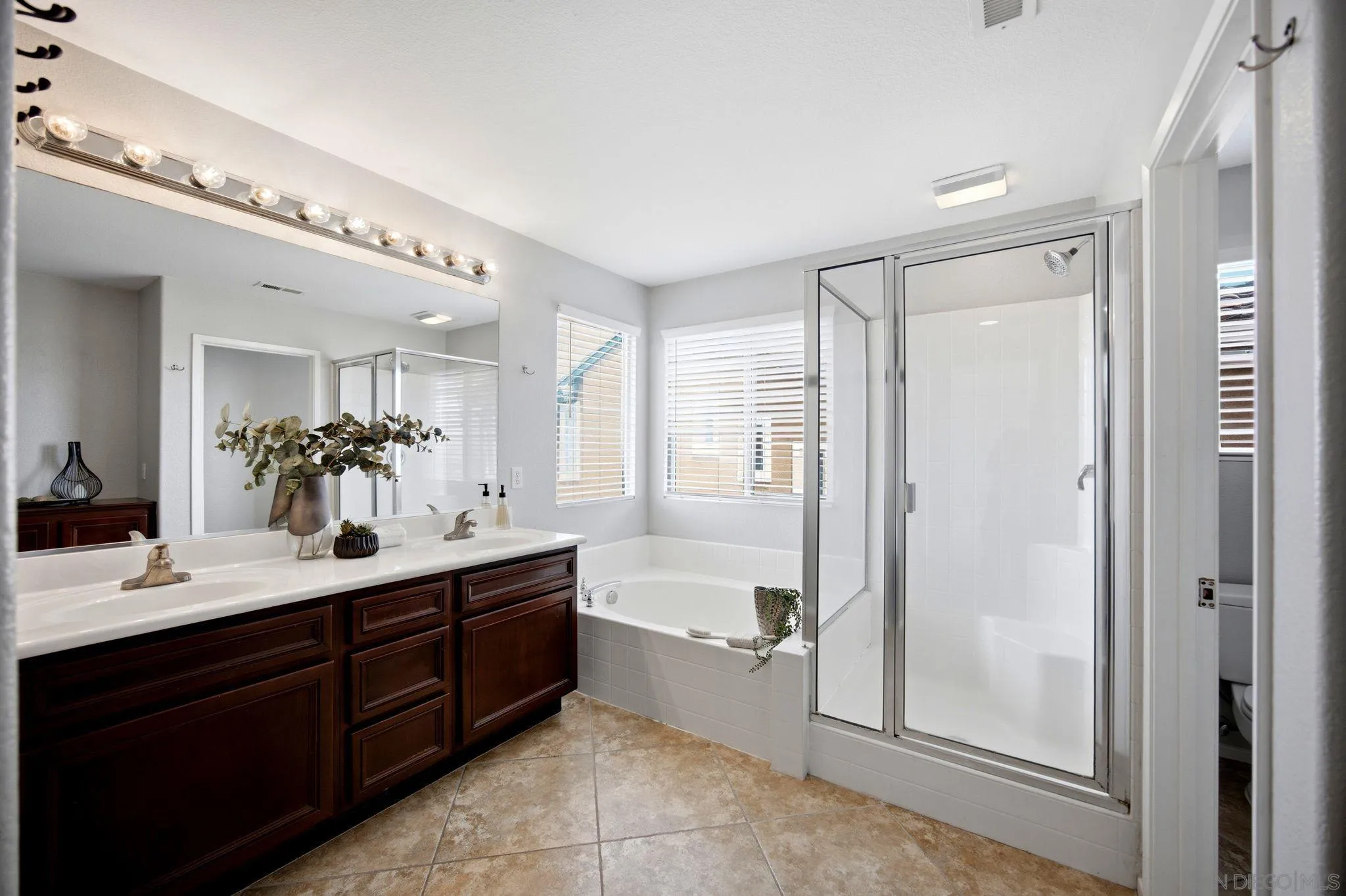https://cdn.realtyfeed.com/cdn/127/260019955/23df770a5e146d8fa4d9cc04a0c41e18.webp