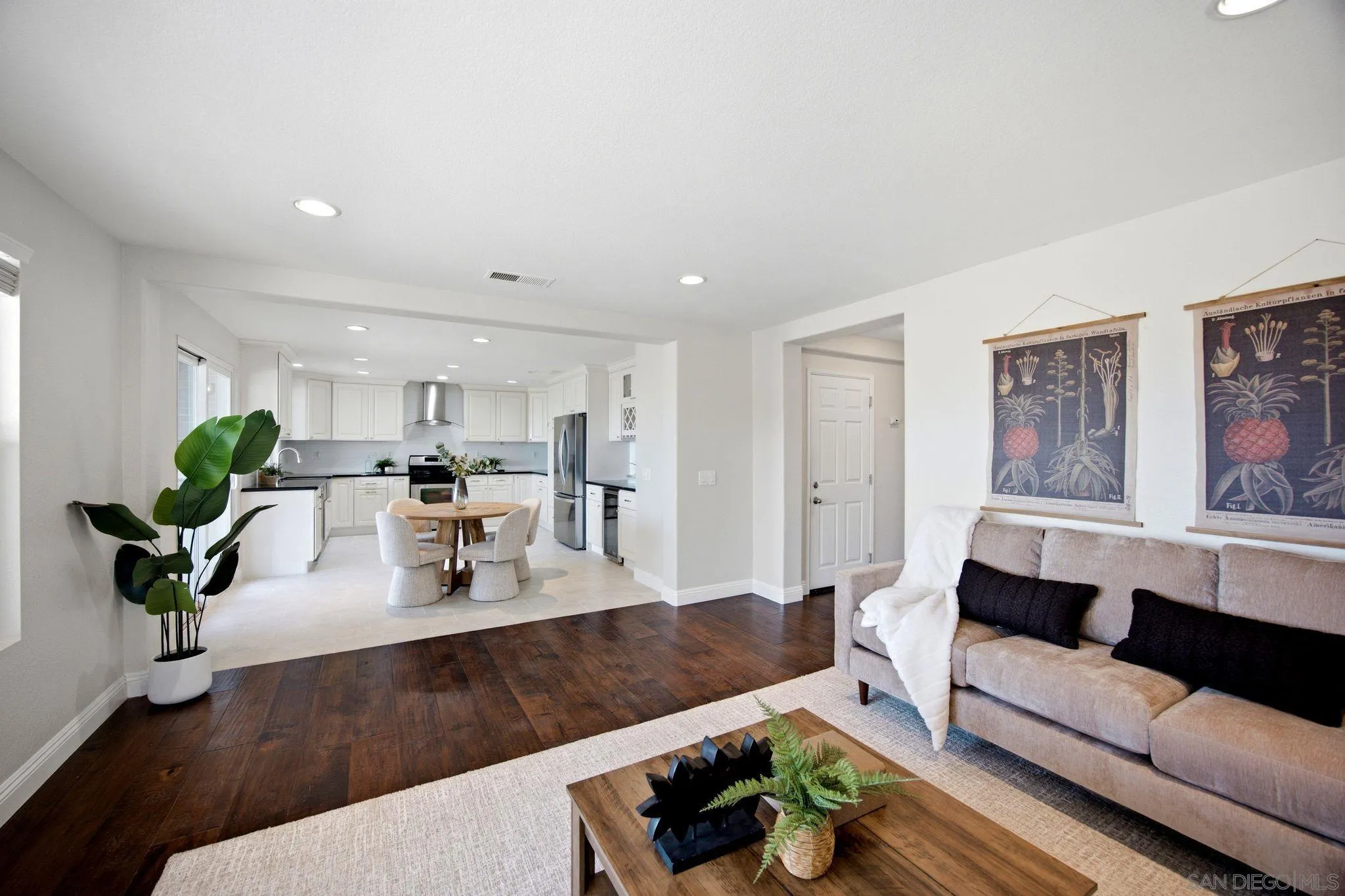 https://cdn.realtyfeed.com/cdn/127/260019955/2c5b8af6552cb1303ec11b8d9bc2afd3.webp