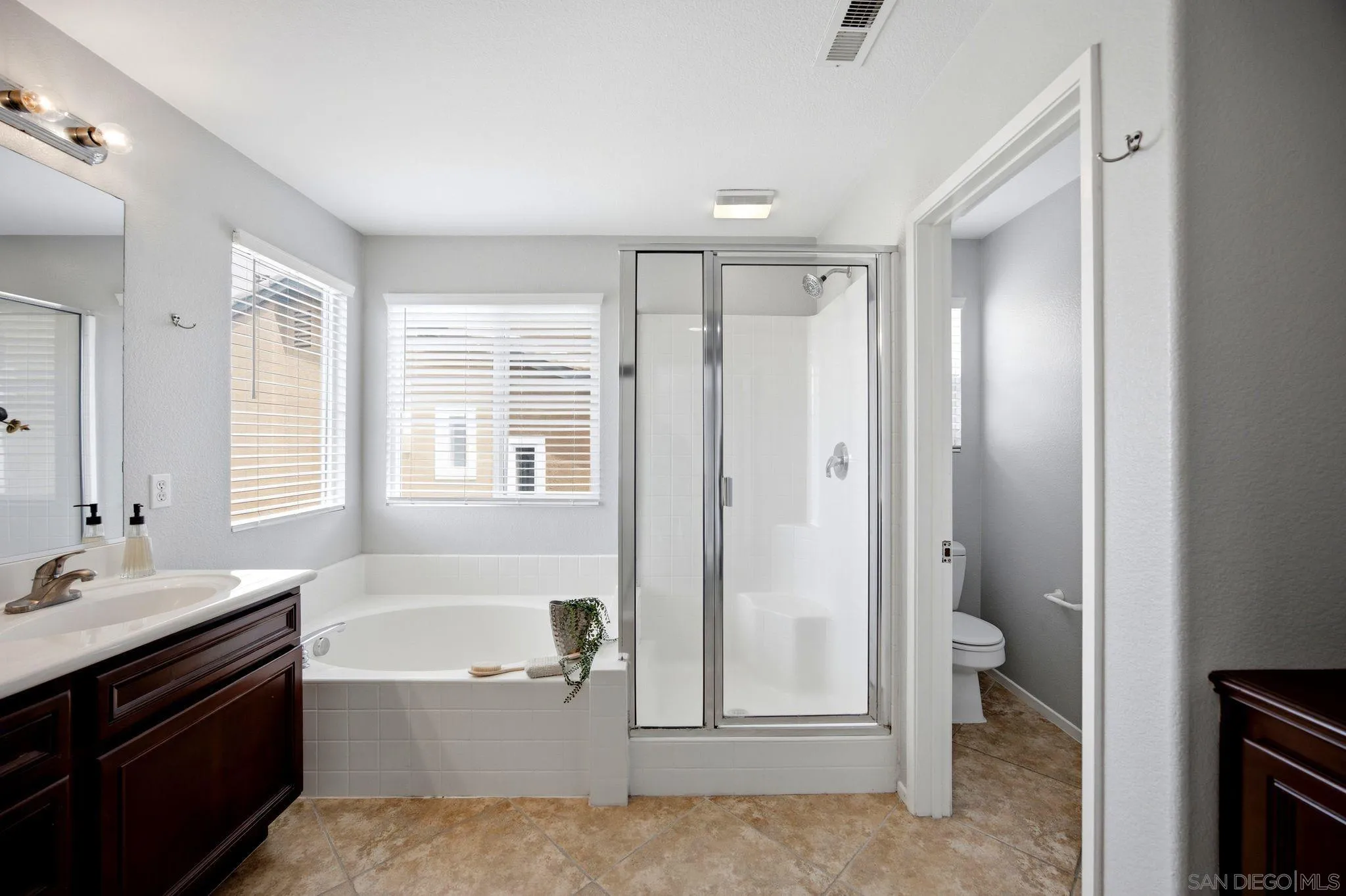 https://cdn.realtyfeed.com/cdn/127/260019955/666217763b18df4e9f1357c9b74f84de.webp