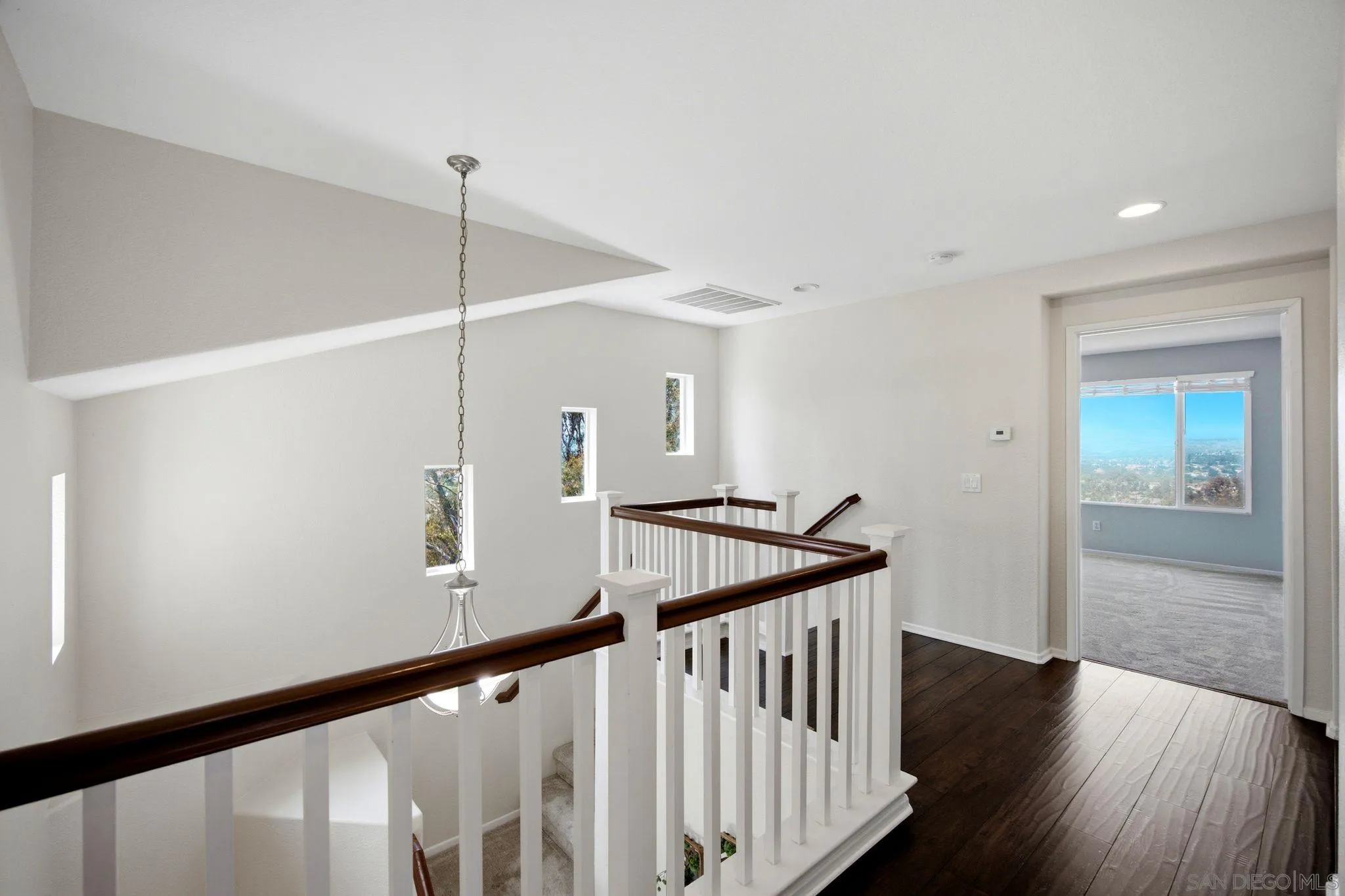 https://cdn.realtyfeed.com/cdn/127/260019955/91a988e7e48a5e4a399ffed2036a2259.webp