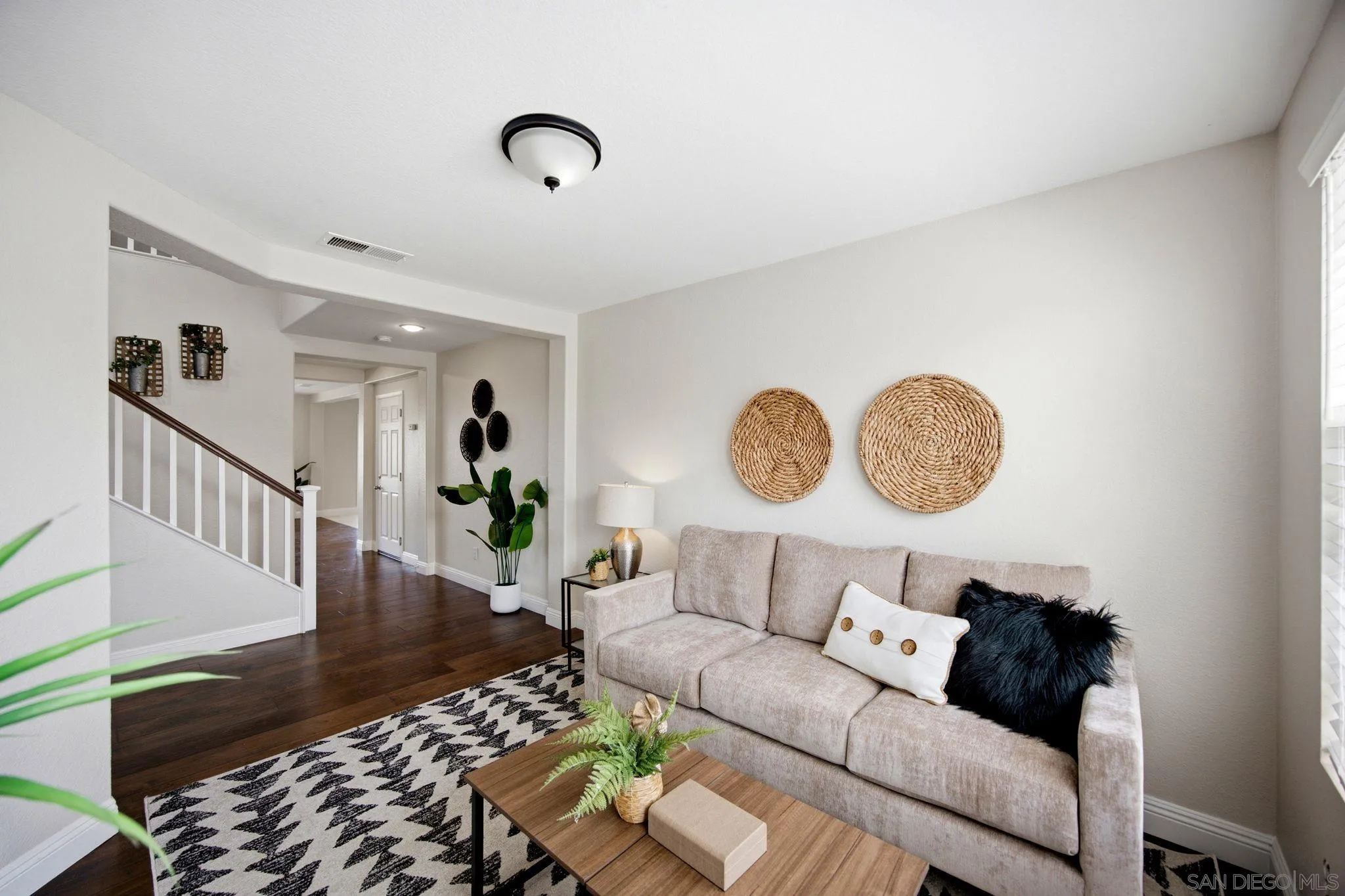 https://cdn.realtyfeed.com/cdn/127/260019955/9dacf076ec1014c2ec671383d8ea4647.webp