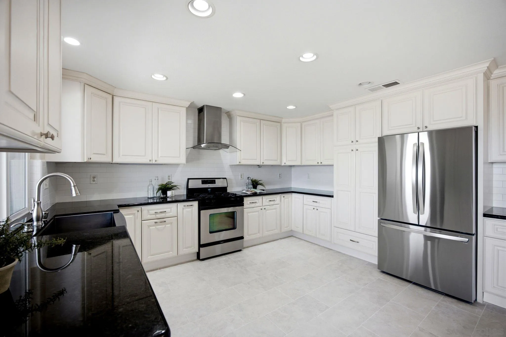 https://cdn.realtyfeed.com/cdn/127/260019955/aebcf2608adc15424545bb4bc0d9a90c.webp