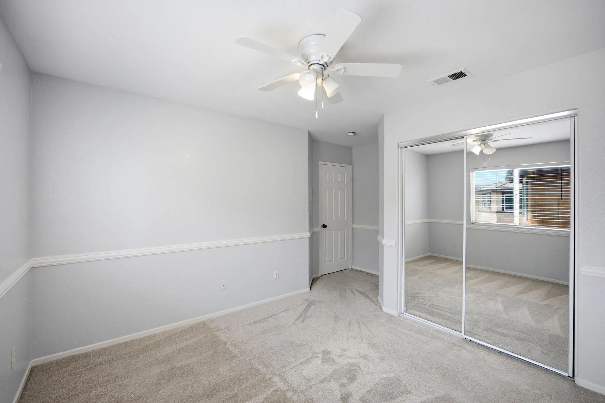 https://cdn.realtyfeed.com/cdn/127/260019955/daff7a0afe93ecdfce8e6ad39e0f8942.webp