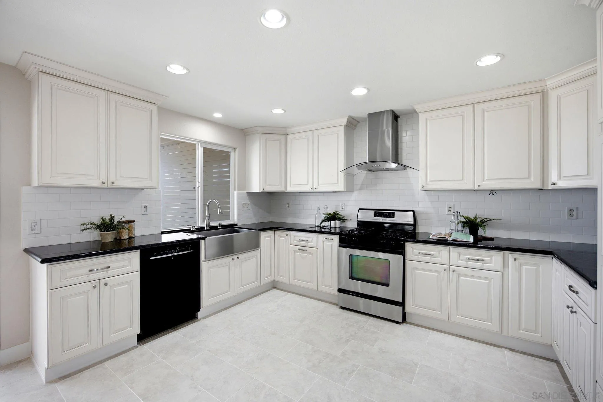 https://cdn.realtyfeed.com/cdn/127/260019955/ee6837b258c1645012264e77f510df0f.webp