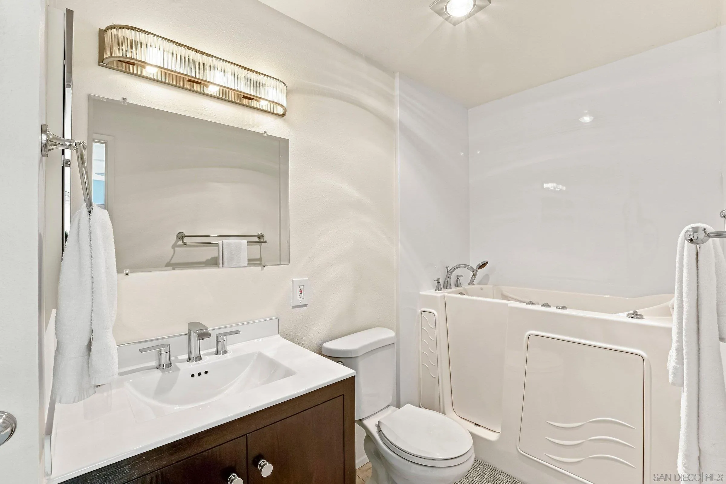 Photo #11: 260019956 Listing: Photo #11