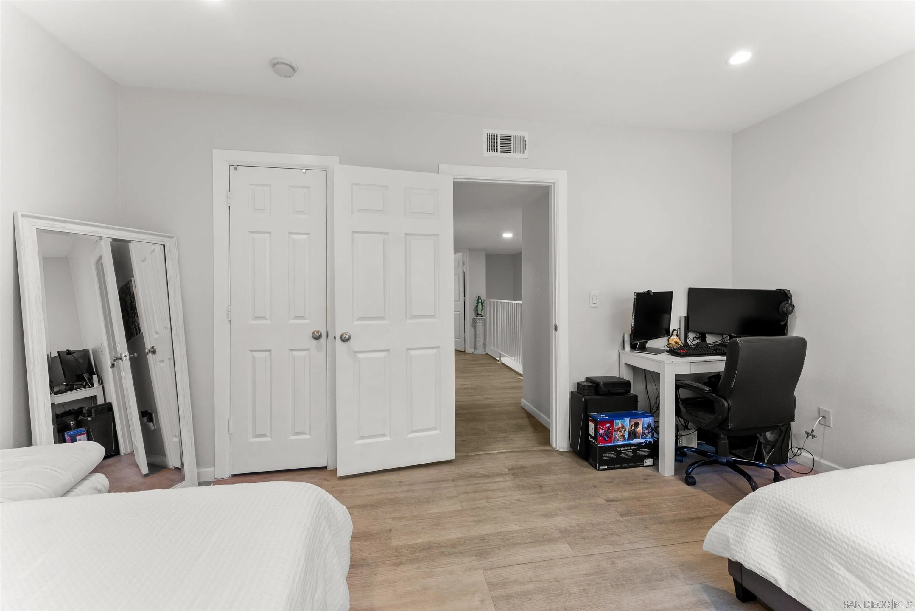 https://cdn.realtyfeed.com/cdn/127/260019957/63cfd2506532c81b748c75e7022c1547.webp