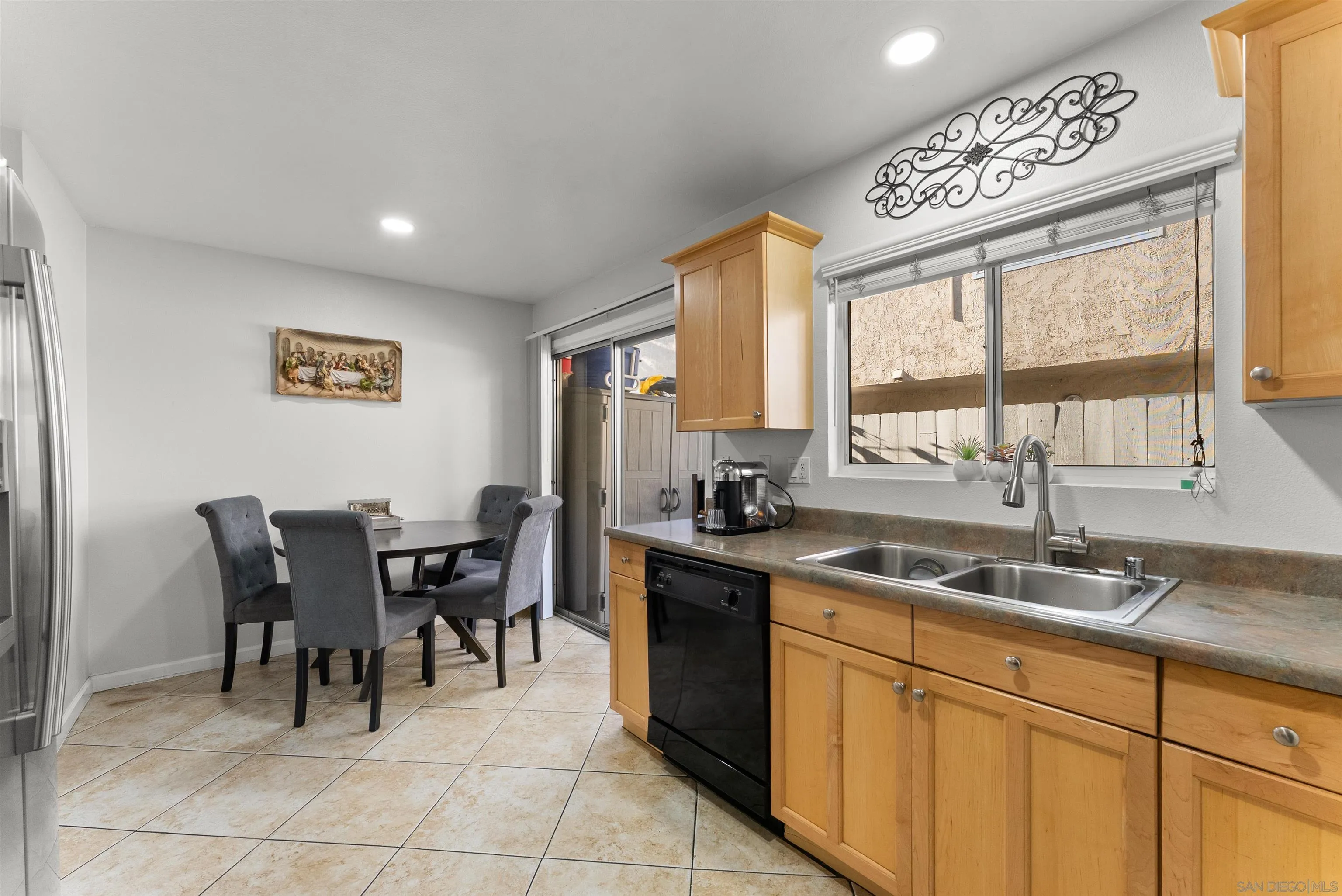 https://cdn.realtyfeed.com/cdn/127/260019957/68ccda9ebddfb31f03c02fda6e7c20e9.webp