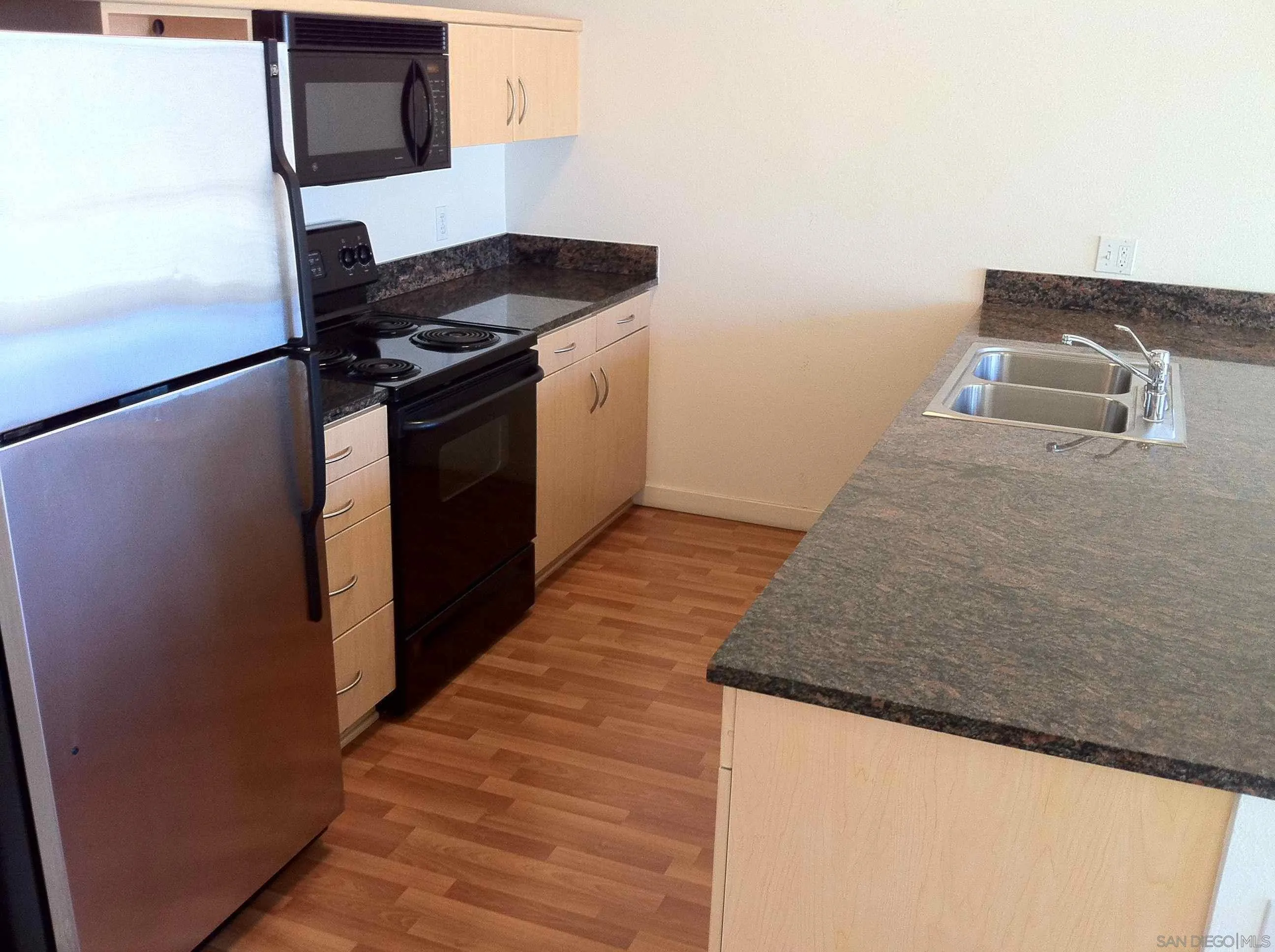 Photo #13: 260019963 Listing: Photo #13