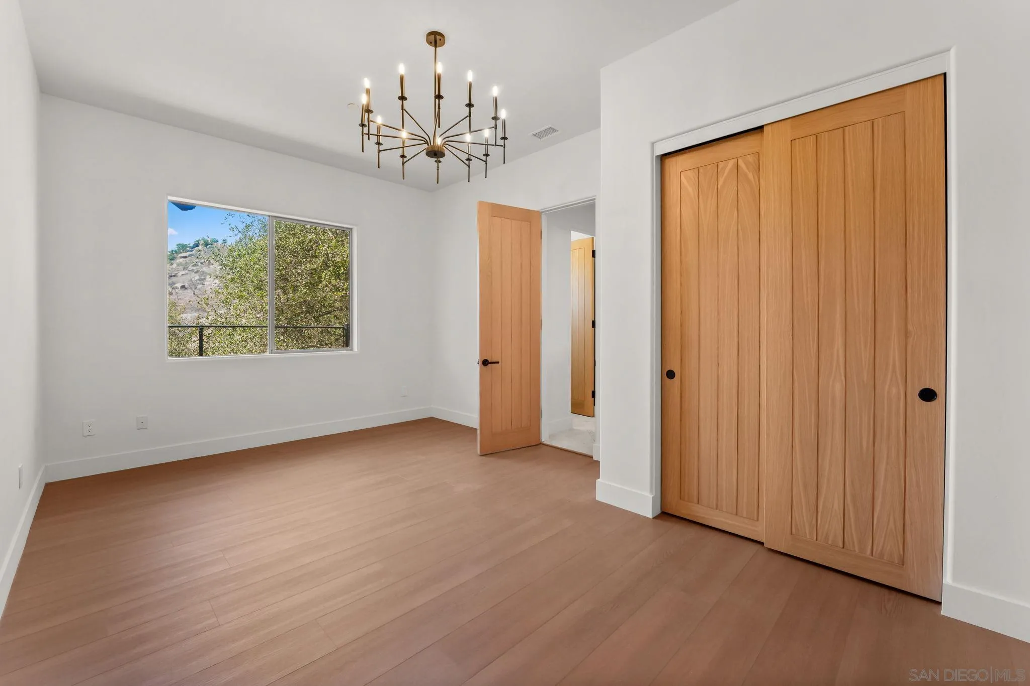 https://cdn.realtyfeed.com/cdn/127/260019966/03c096578f6dd326d04cd4e9499f711d.webp