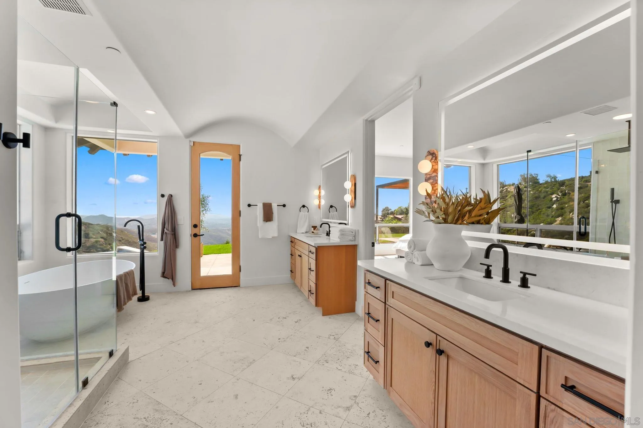 https://cdn.realtyfeed.com/cdn/127/260019966/39dd42b09d2e55941930ad68e5804537.webp