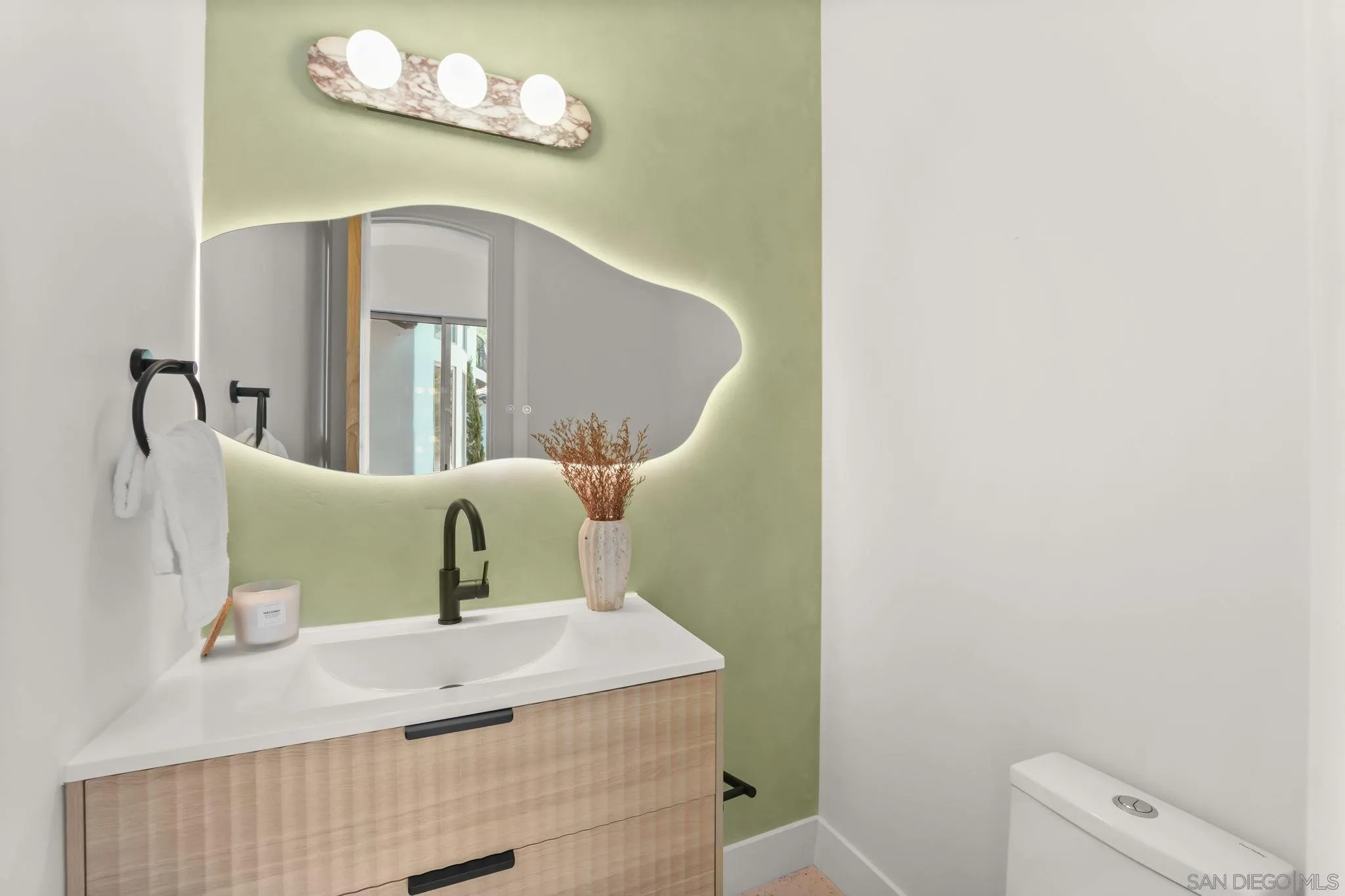 https://cdn.realtyfeed.com/cdn/127/260019966/3c31e5de1988f5581051a9343efb087d.webp