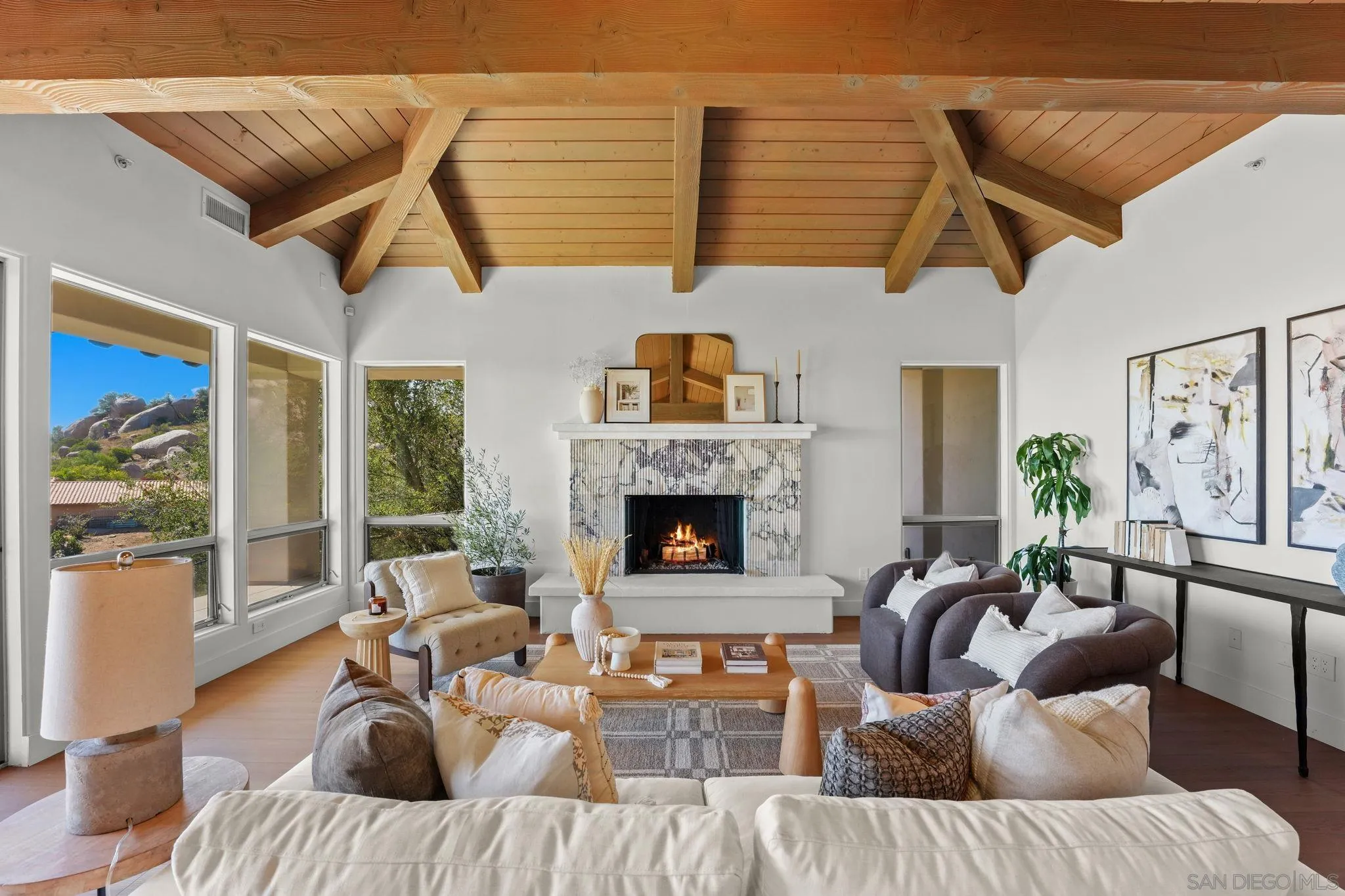 https://cdn.realtyfeed.com/cdn/127/260019966/55d2e1aca178a55a0a2b97a7b3e7c783.webp