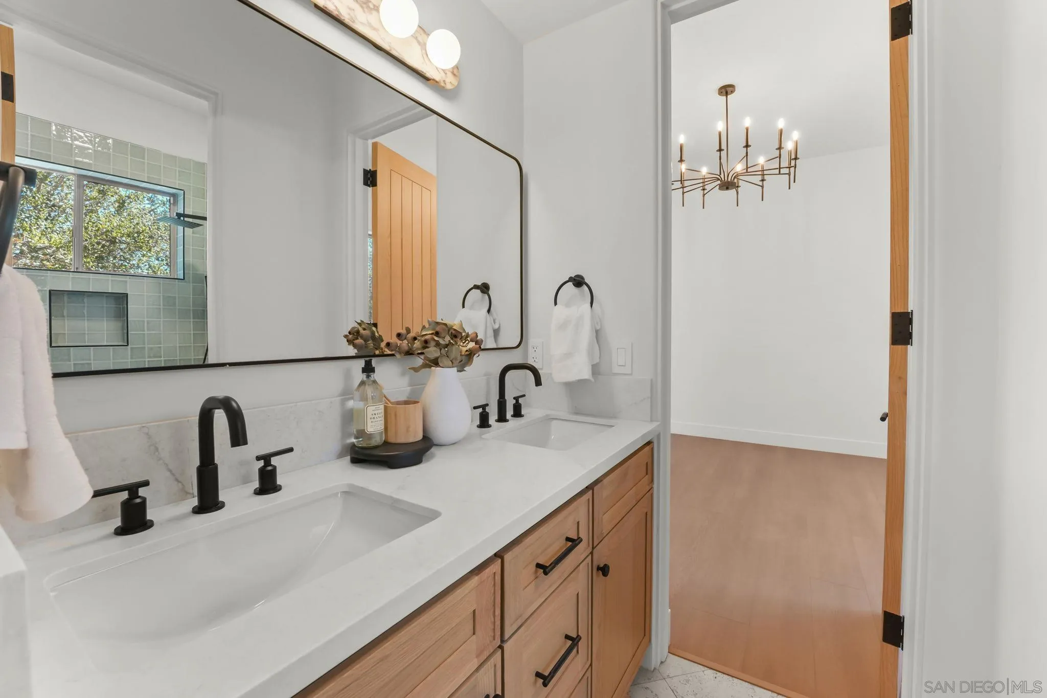 https://cdn.realtyfeed.com/cdn/127/260019966/7c5ee5e90644f86395c90069bda6d8d2.webp