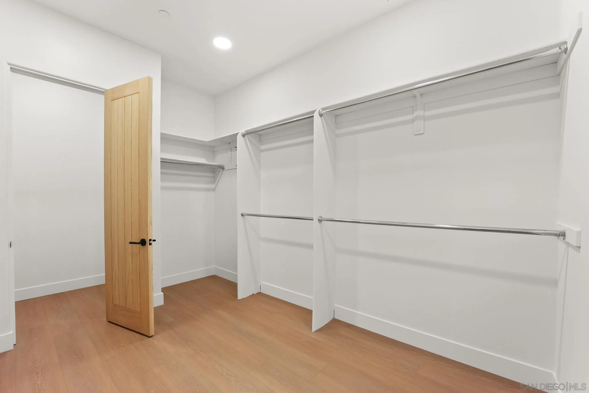 https://cdn.realtyfeed.com/cdn/127/260019966/a8e9cdf389128d479991a53ffe0c8a51.webp