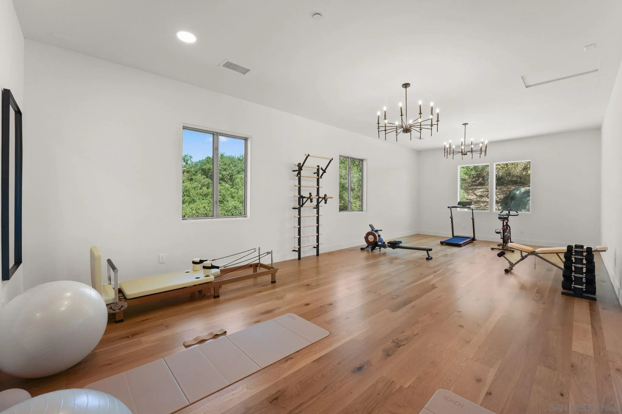 https://cdn.realtyfeed.com/cdn/127/260019966/c9b8995bfa28c3df7d942be4b63b964c.webp