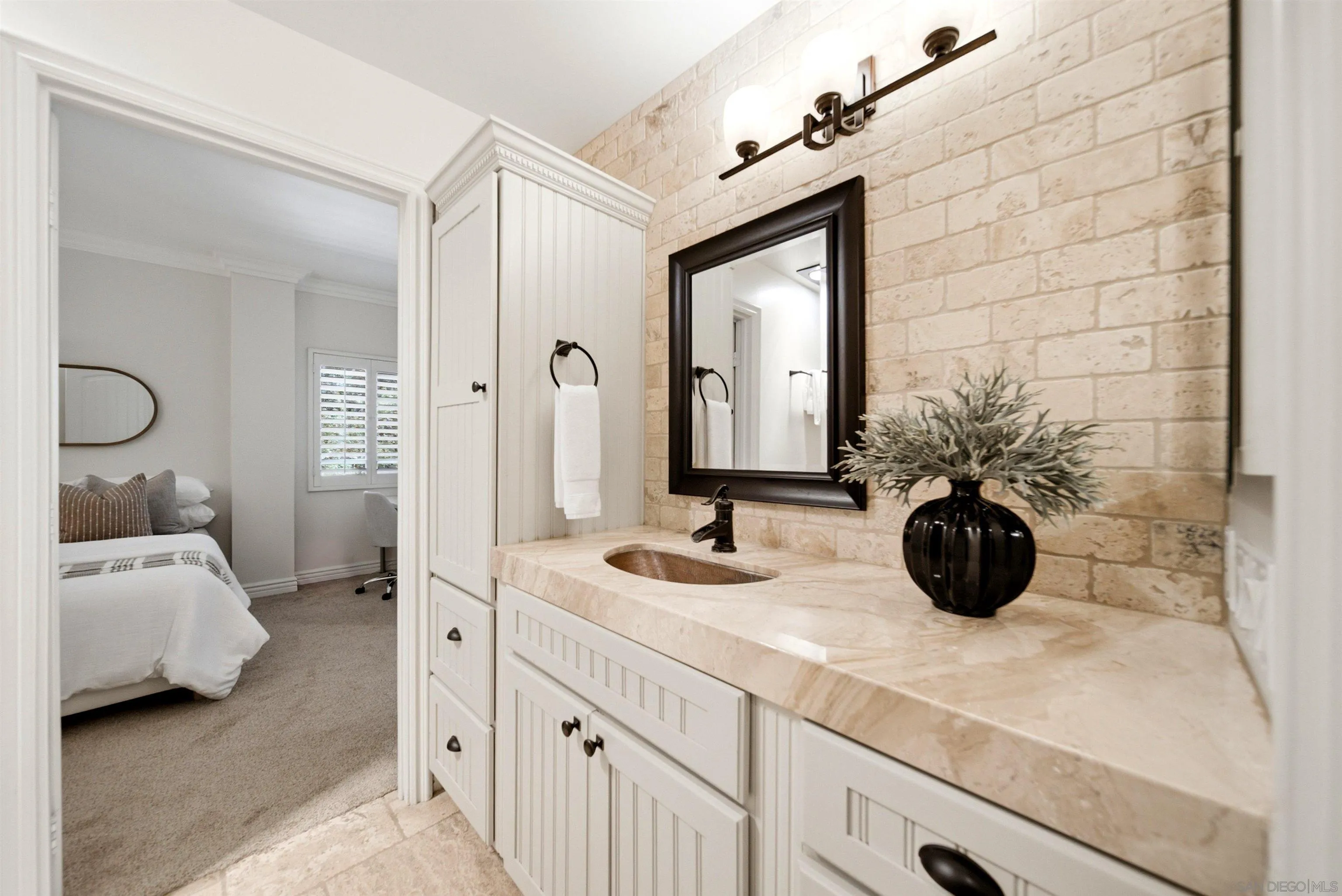 https://cdn.realtyfeed.com/cdn/127/260019967/0aa064ea0444eff14f4379ee0b8a8936.webp