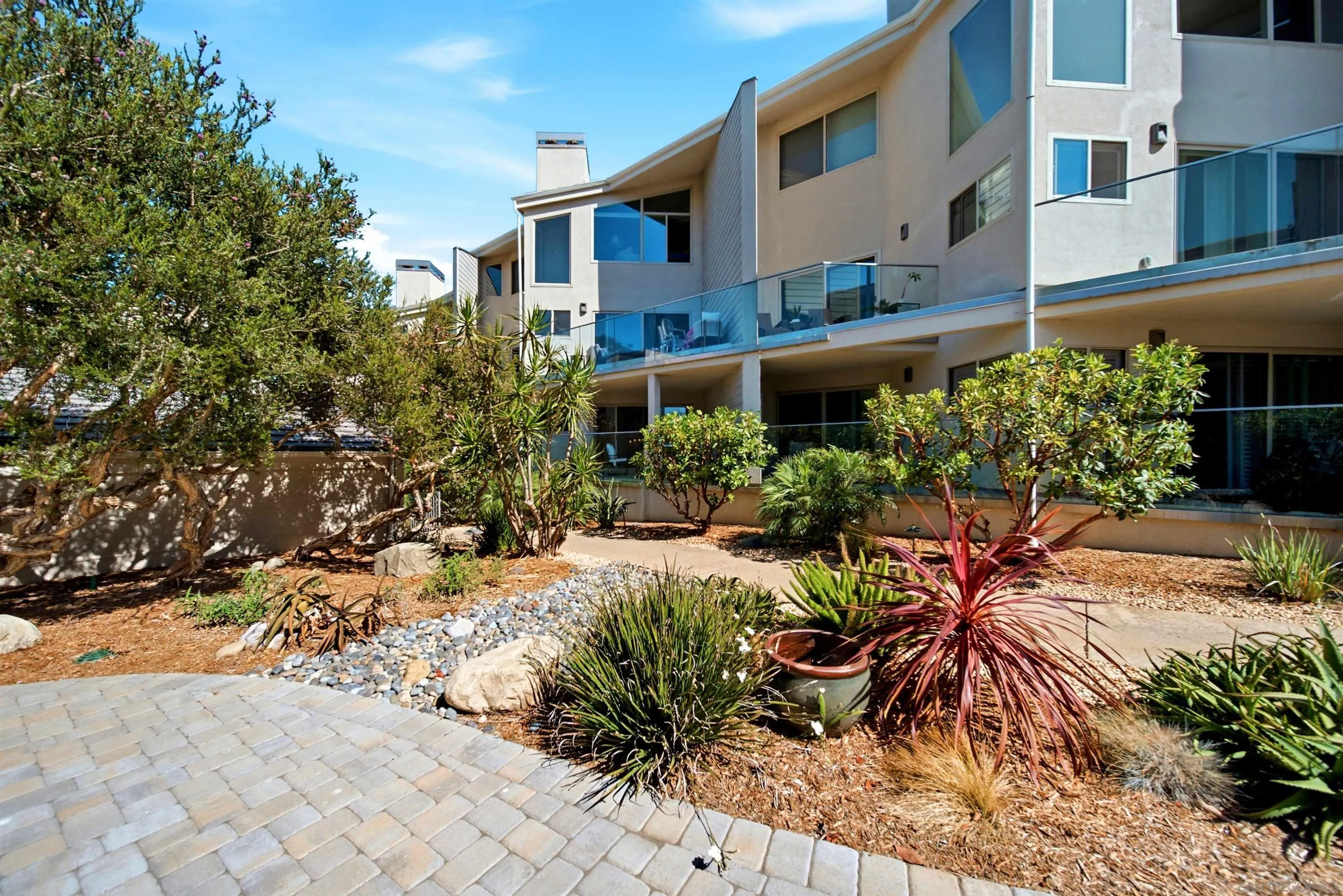 https://cdn.realtyfeed.com/cdn/127/260019967/4d4b184e70ab3bad713a082083224f7e.webp