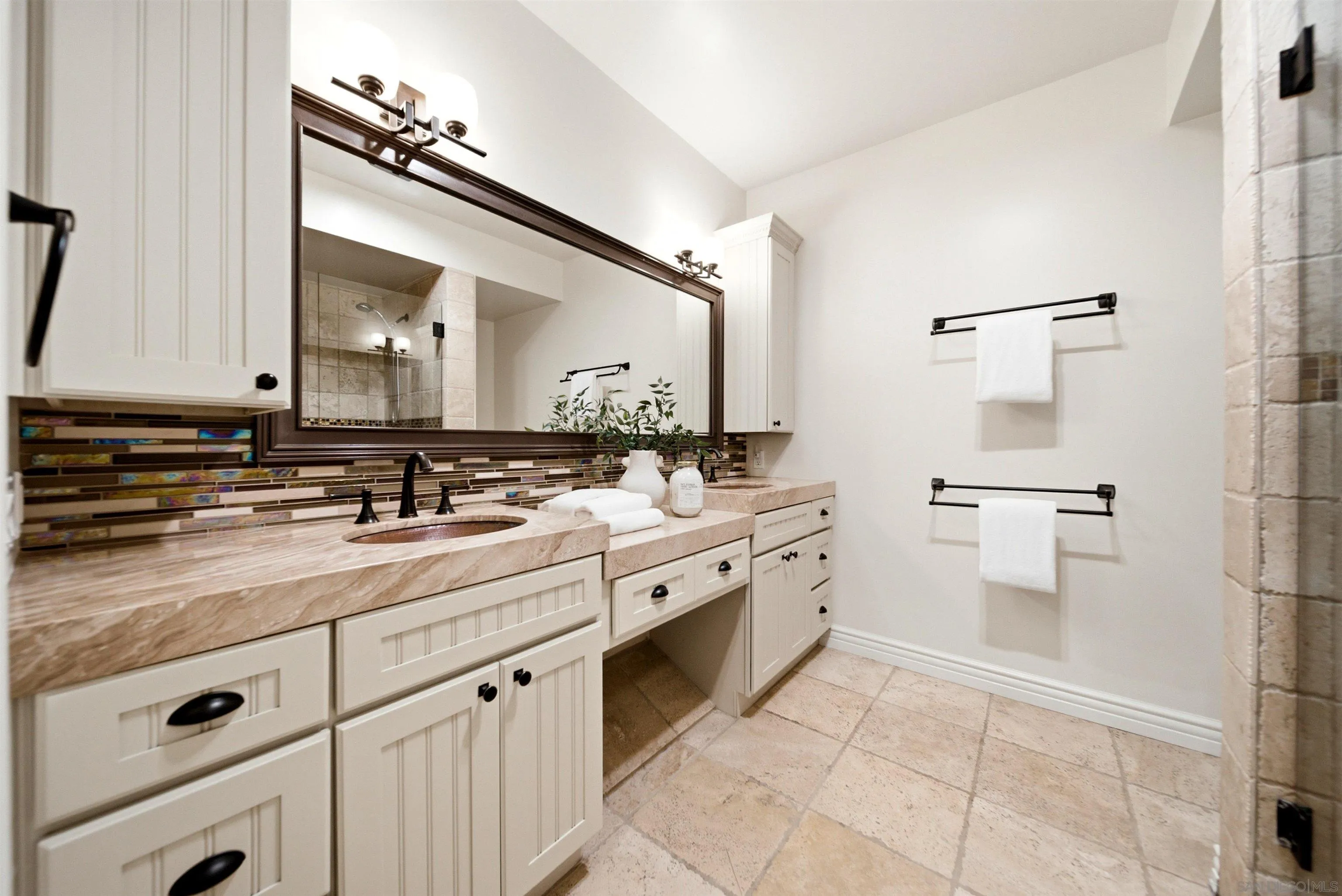 https://cdn.realtyfeed.com/cdn/127/260019967/922e1997c0c969ed003e213552372264.webp