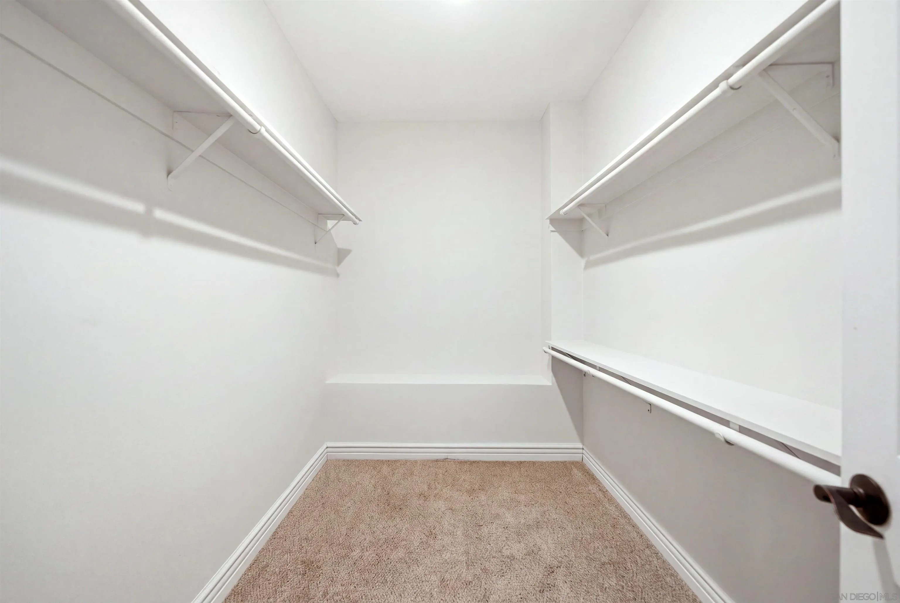 https://cdn.realtyfeed.com/cdn/127/260019967/bb9770922297148a725522ab00e103cd.webp