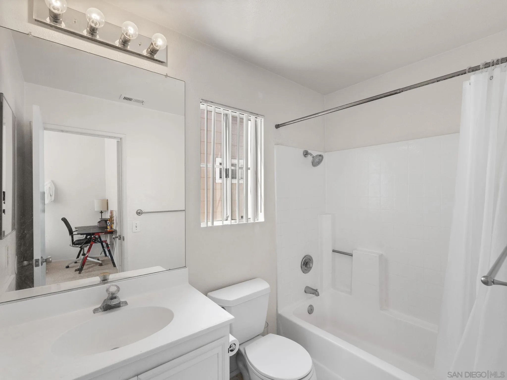 https://cdn.realtyfeed.com/cdn/127/260019972/18626650b31940ff49bd27041a3bfd9f.webp