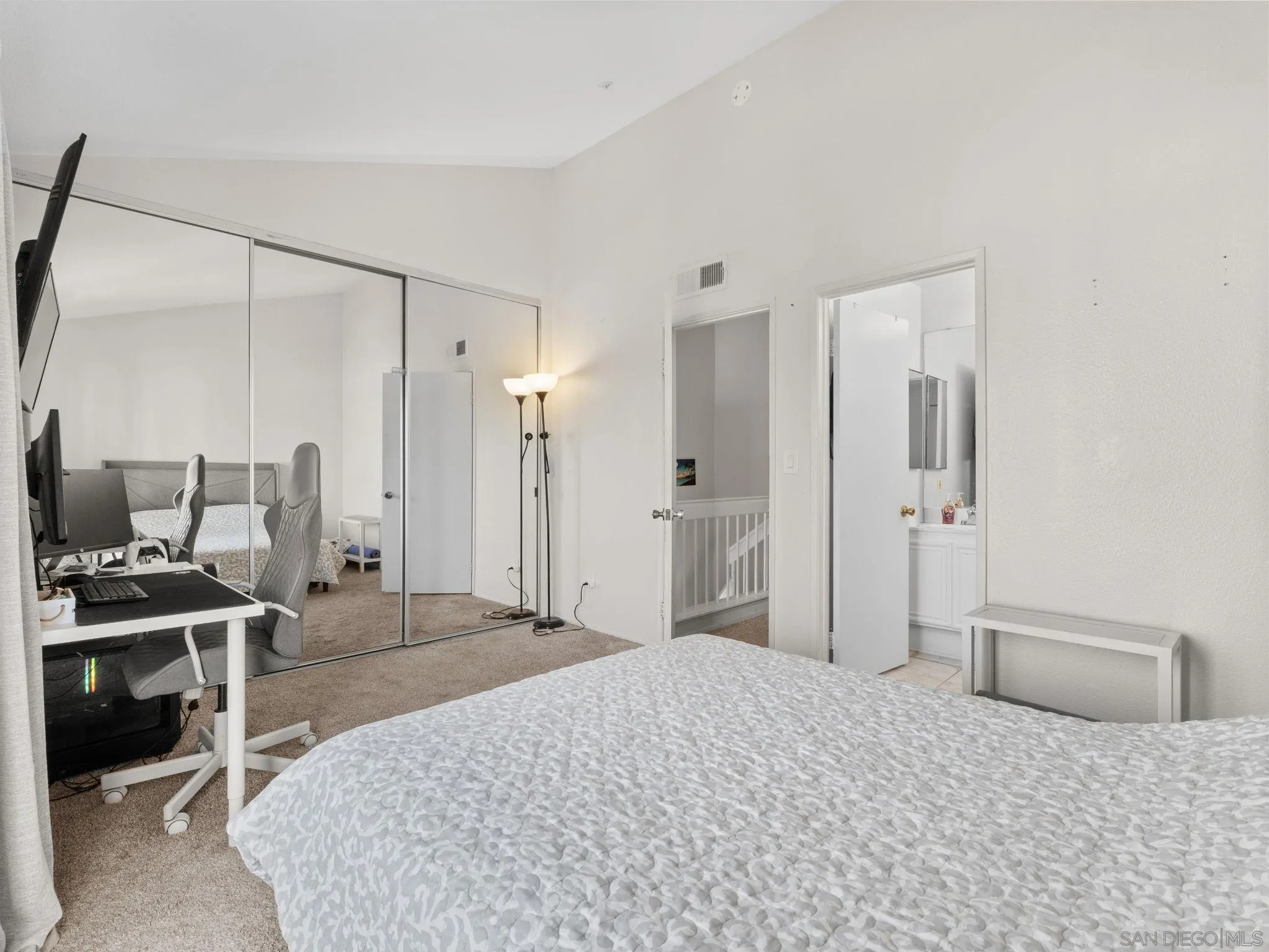 https://cdn.realtyfeed.com/cdn/127/260019972/a73a08a6ef0f8be43a5746781cdd7ff6.webp