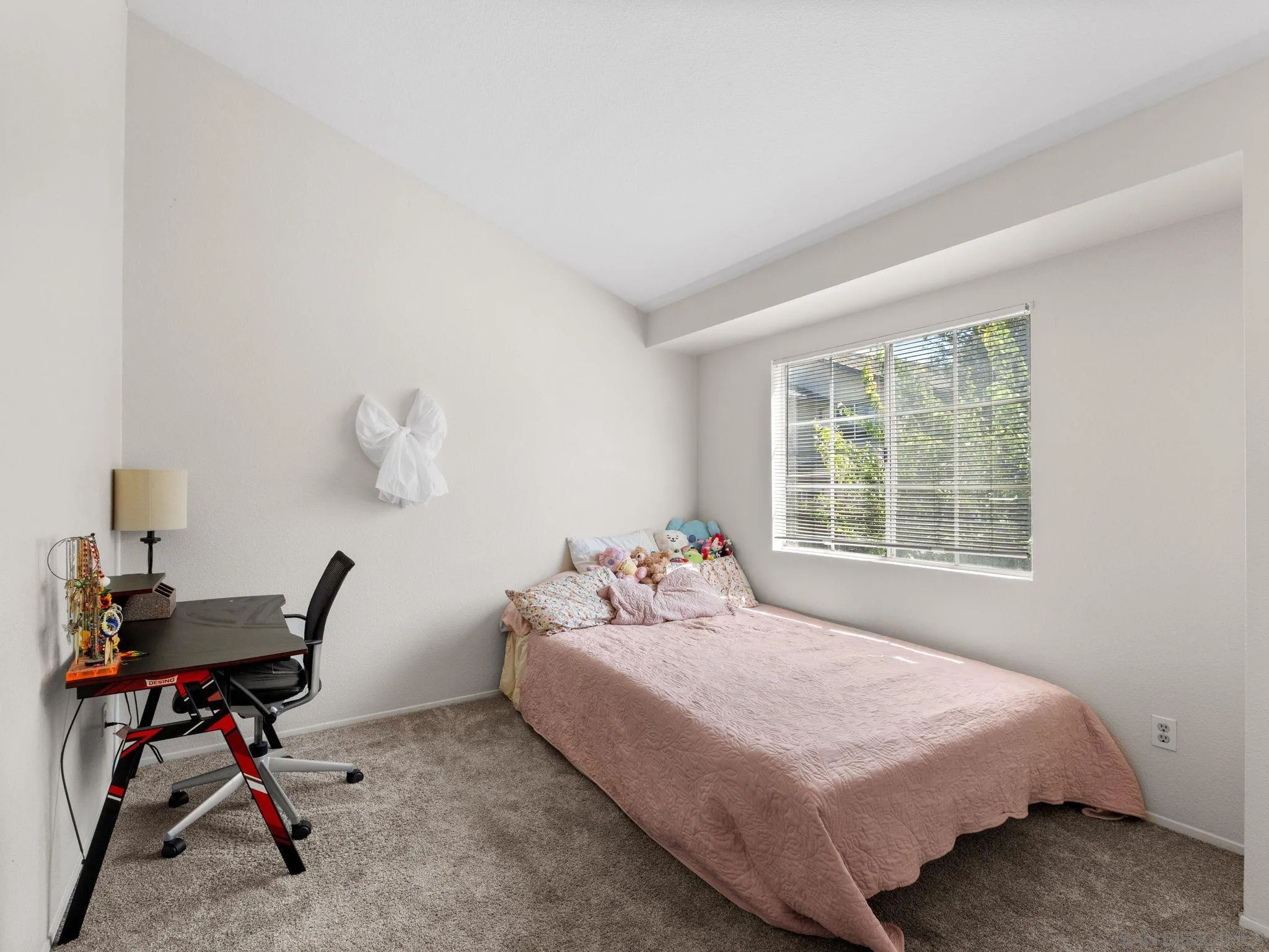 https://cdn.realtyfeed.com/cdn/127/260019972/b7b7183d263f0b04f0de2797593496a0.webp