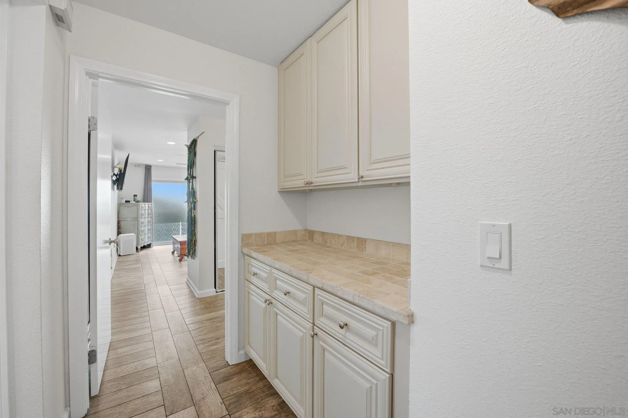 Photo #14: 260019975 Listing: Photo #14