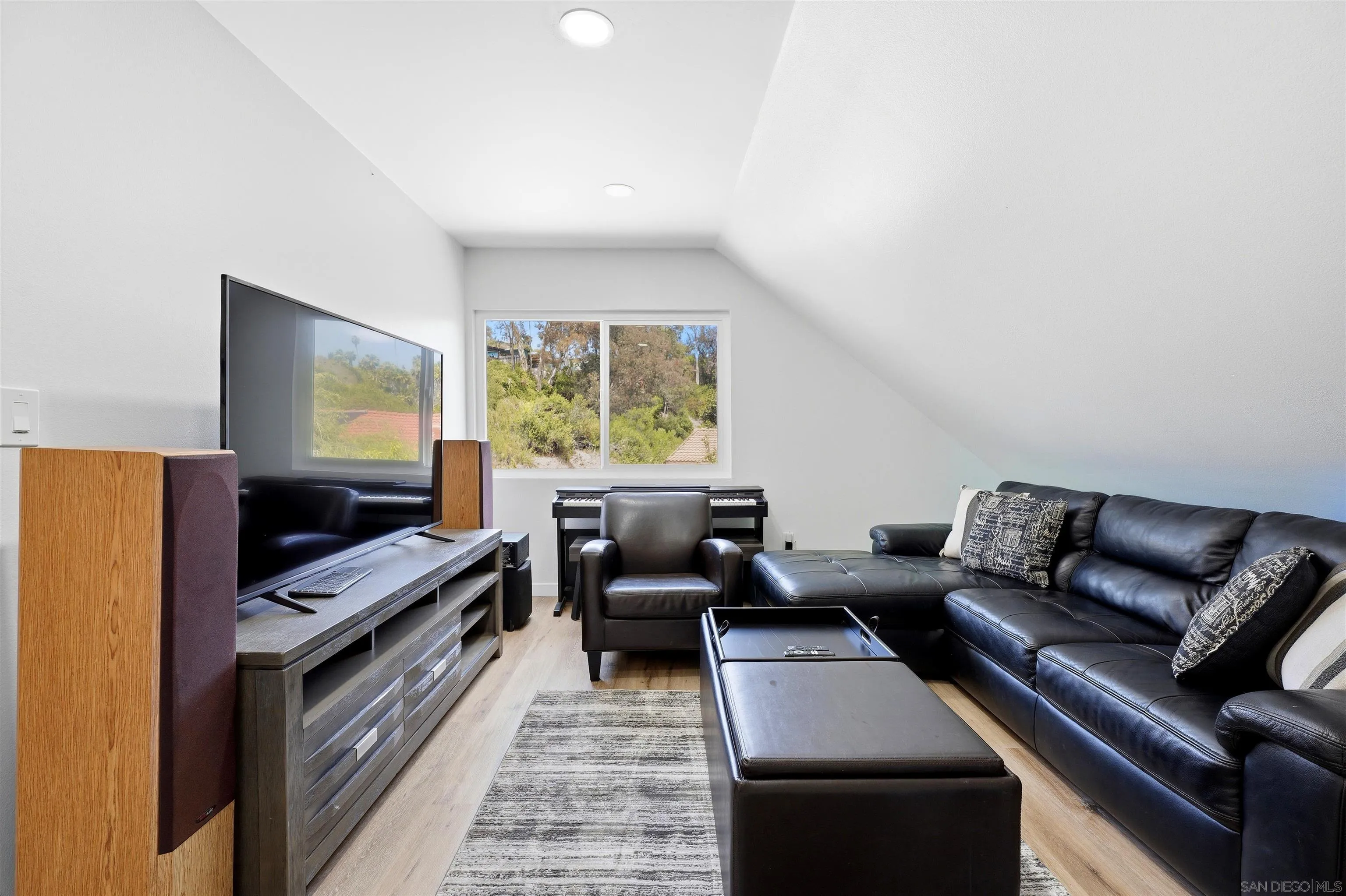 https://cdn.realtyfeed.com/cdn/127/260019976/0f4f2e166669311186e0f91949c4332c.webp