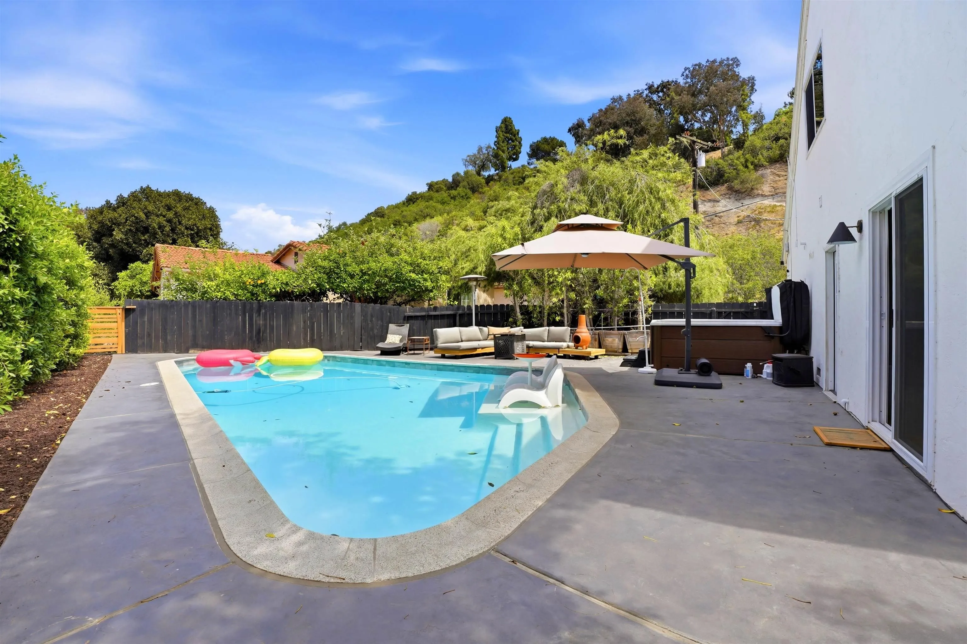 https://cdn.realtyfeed.com/cdn/127/260019976/2428638caa41fd9aef255d4d6be76535.webp