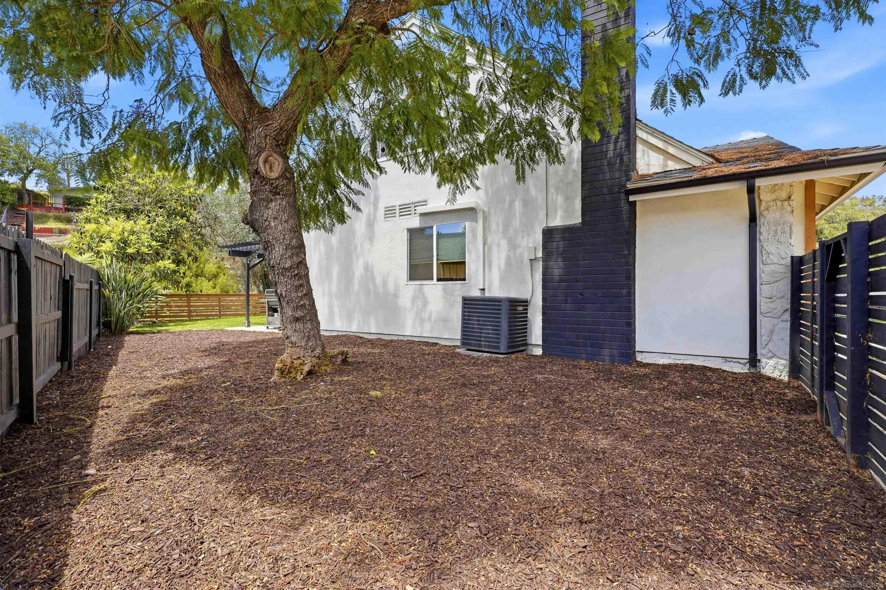 https://cdn.realtyfeed.com/cdn/127/260019976/79100c9dbfce012f5ea8b67bbe5af4e9.webp