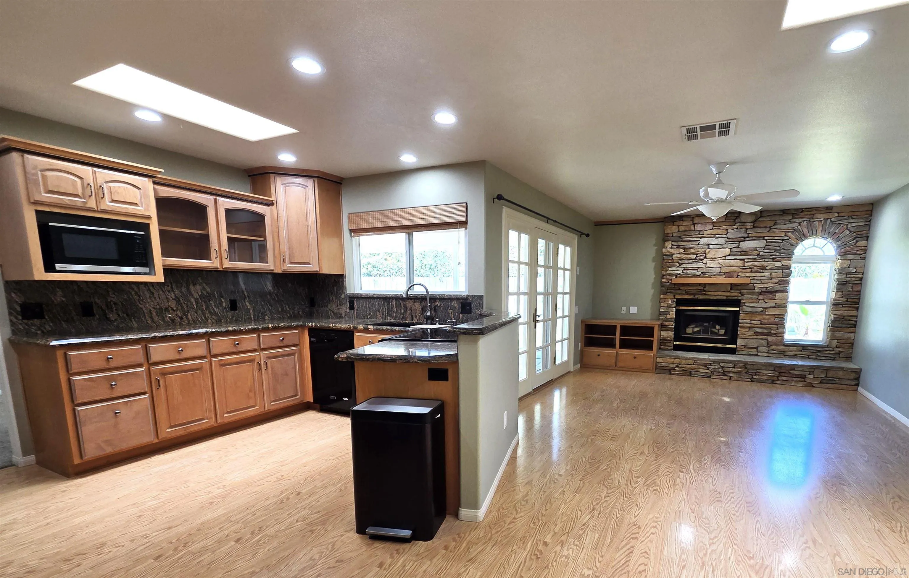 https://cdn.realtyfeed.com/cdn/127/260019977/0ad91a02327dd2a2e5b387818527d194.webp