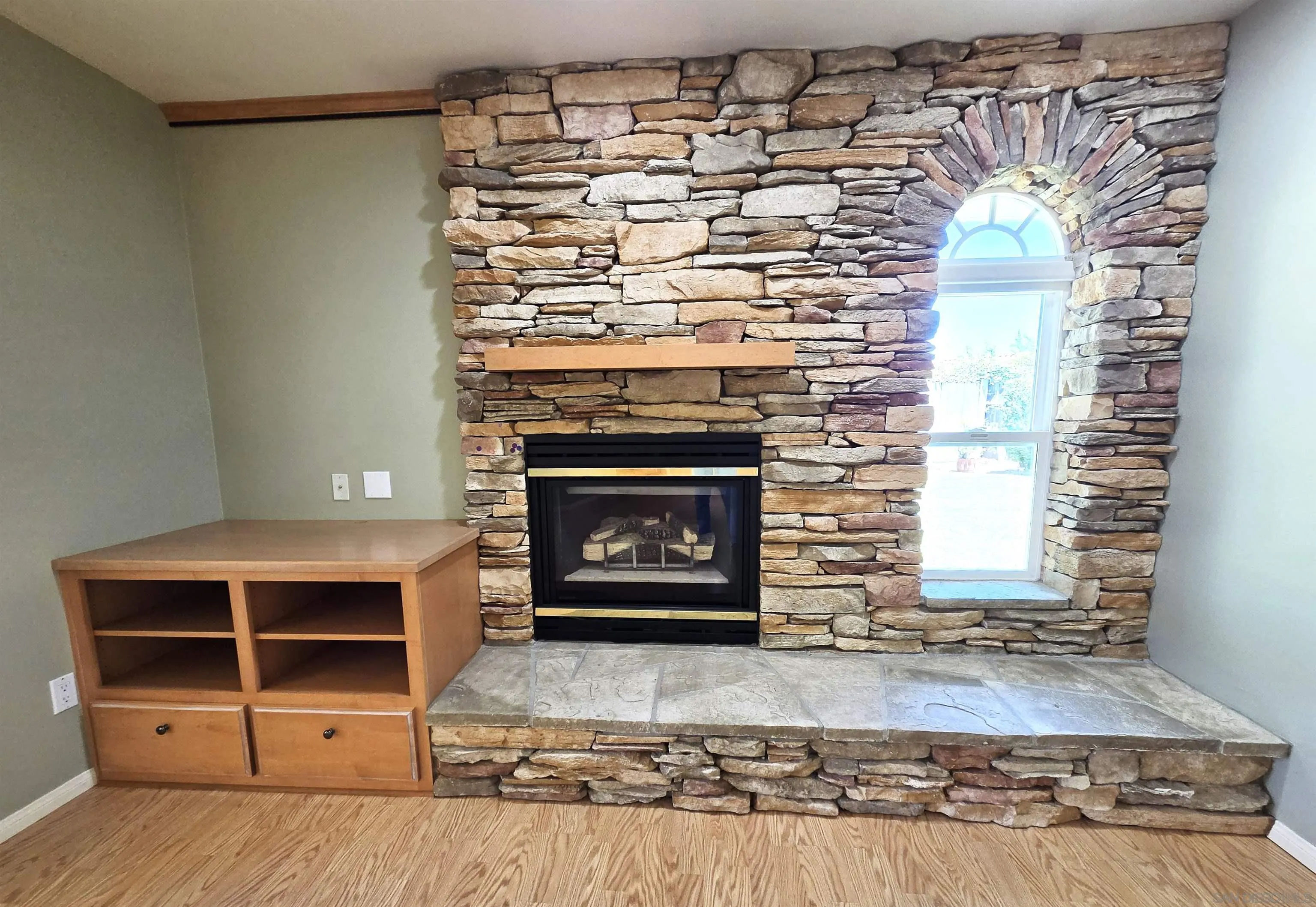 https://cdn.realtyfeed.com/cdn/127/260019977/355cb1b761a3f4b781f58f8b3fa2ddb2.webp