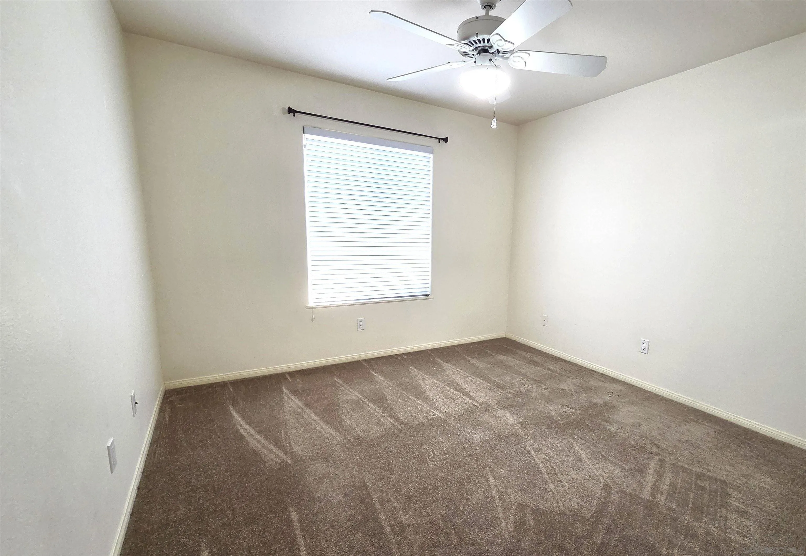 https://cdn.realtyfeed.com/cdn/127/260019977/47e8fb230442f6cf449cafc1bf03c9ad.webp