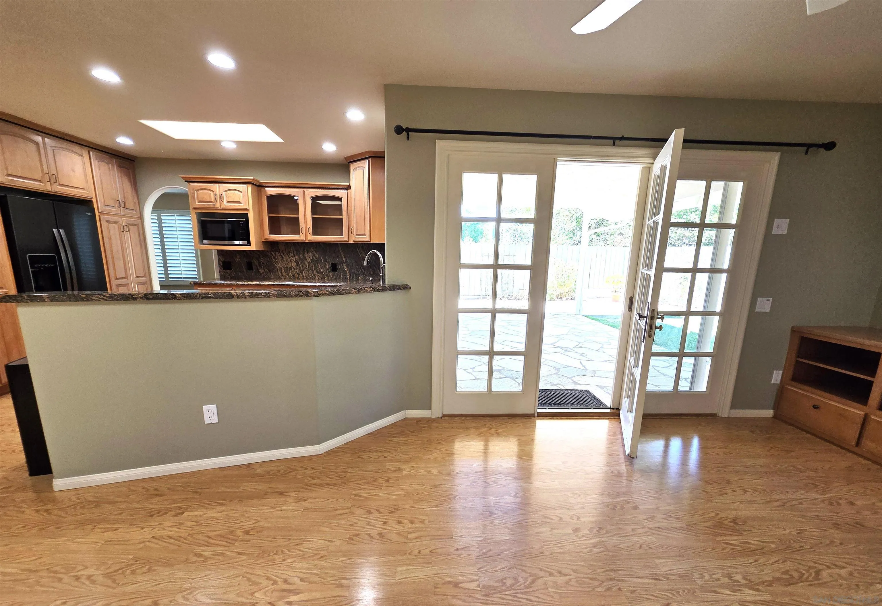 https://cdn.realtyfeed.com/cdn/127/260019977/73d4af29bf13c39845eaa5ebb8882642.webp