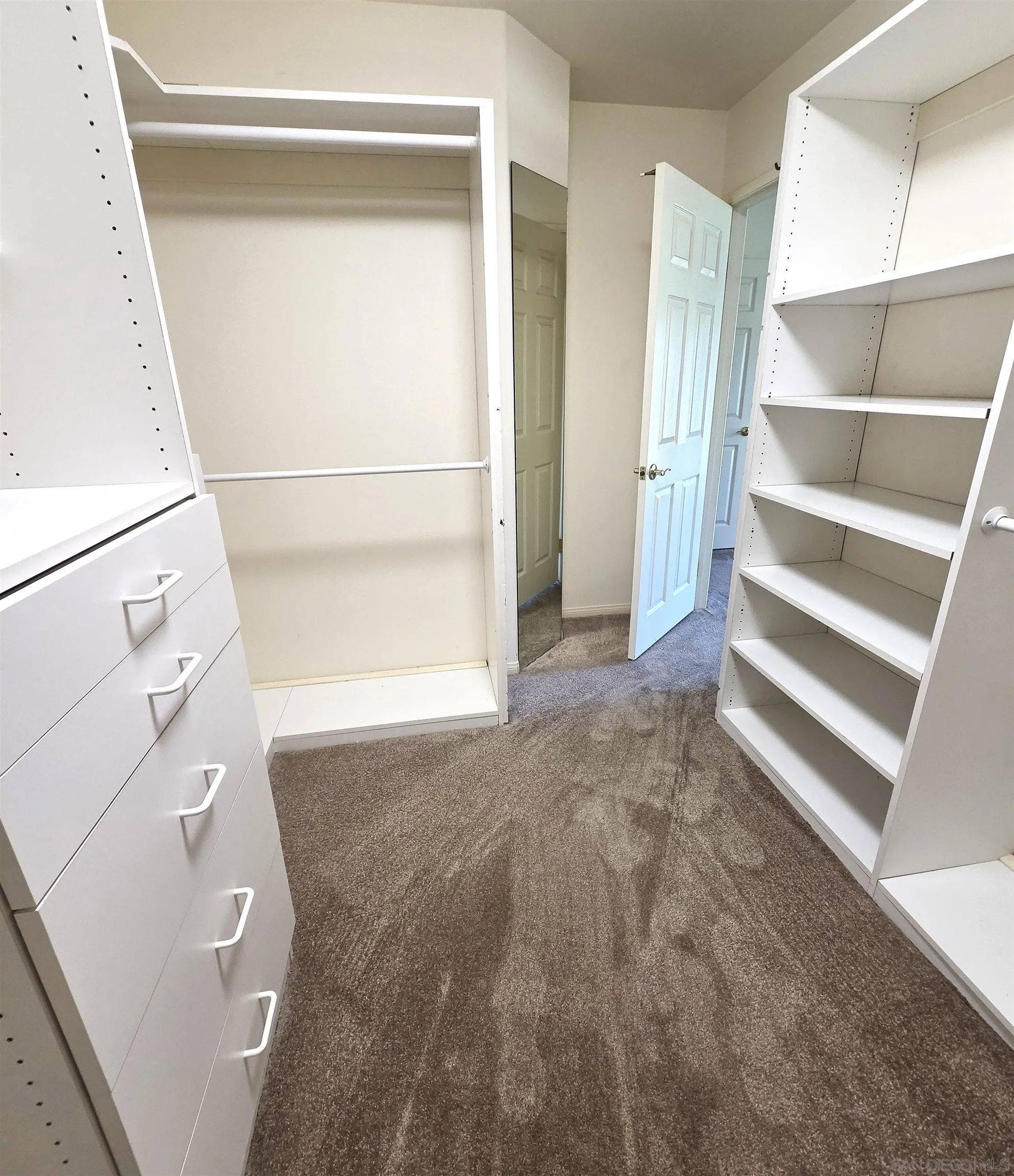 https://cdn.realtyfeed.com/cdn/127/260019977/7b7dc76940967d589cc118b76373d1c8.webp
