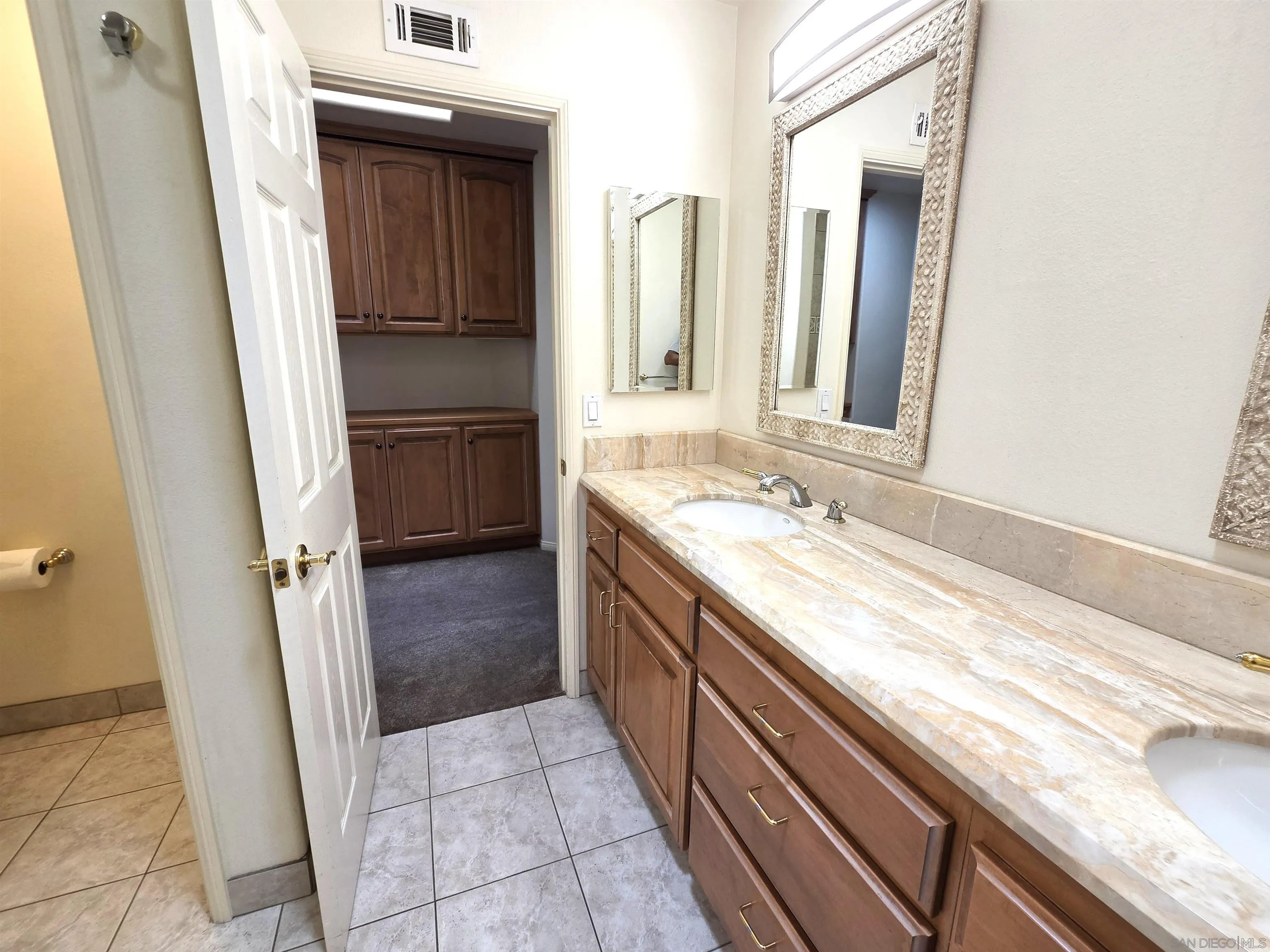 https://cdn.realtyfeed.com/cdn/127/260019977/7ce6708b53fd4af73193b9d273a4948f.webp