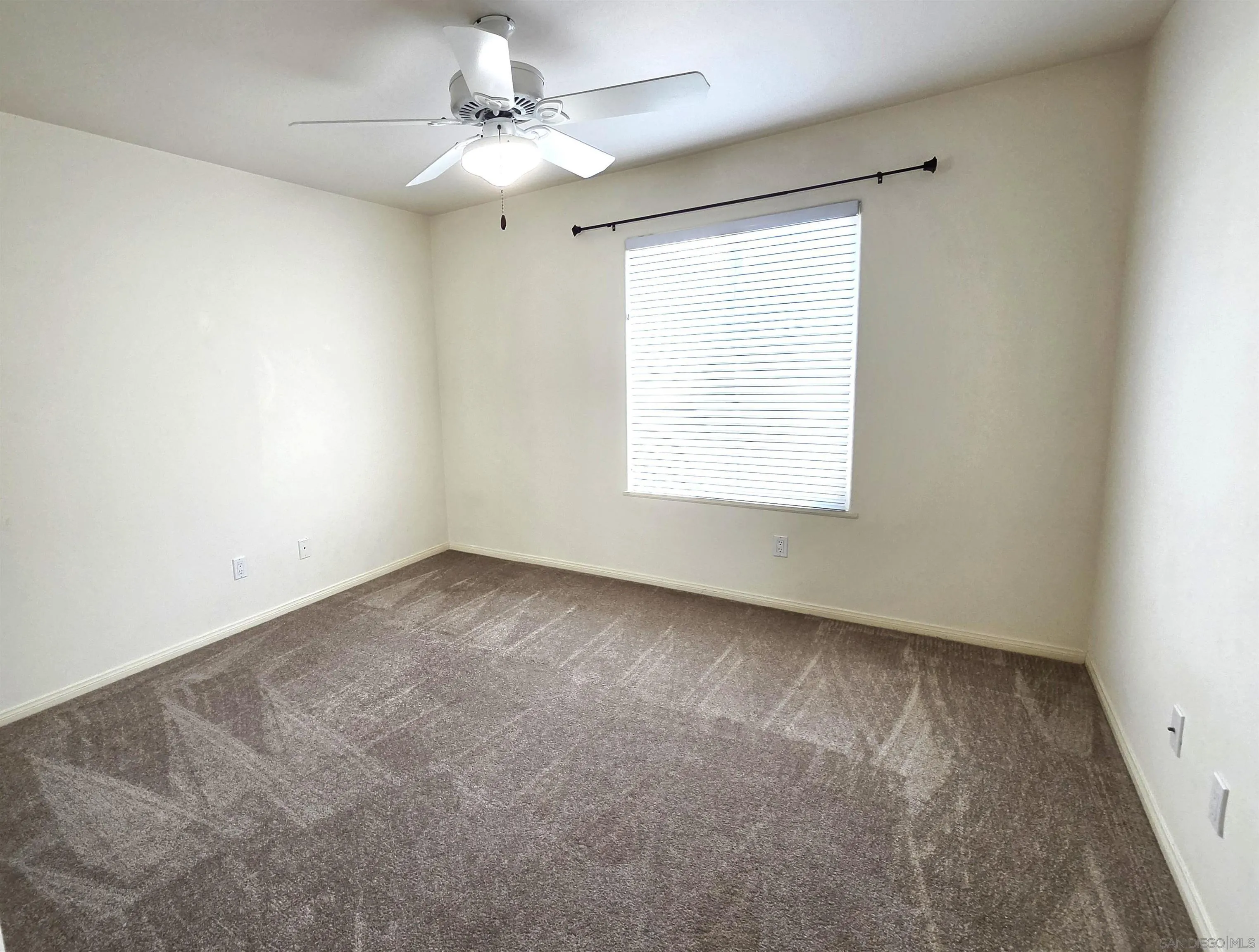 https://cdn.realtyfeed.com/cdn/127/260019977/a061e150ad537516c2fb36ae06169484.webp