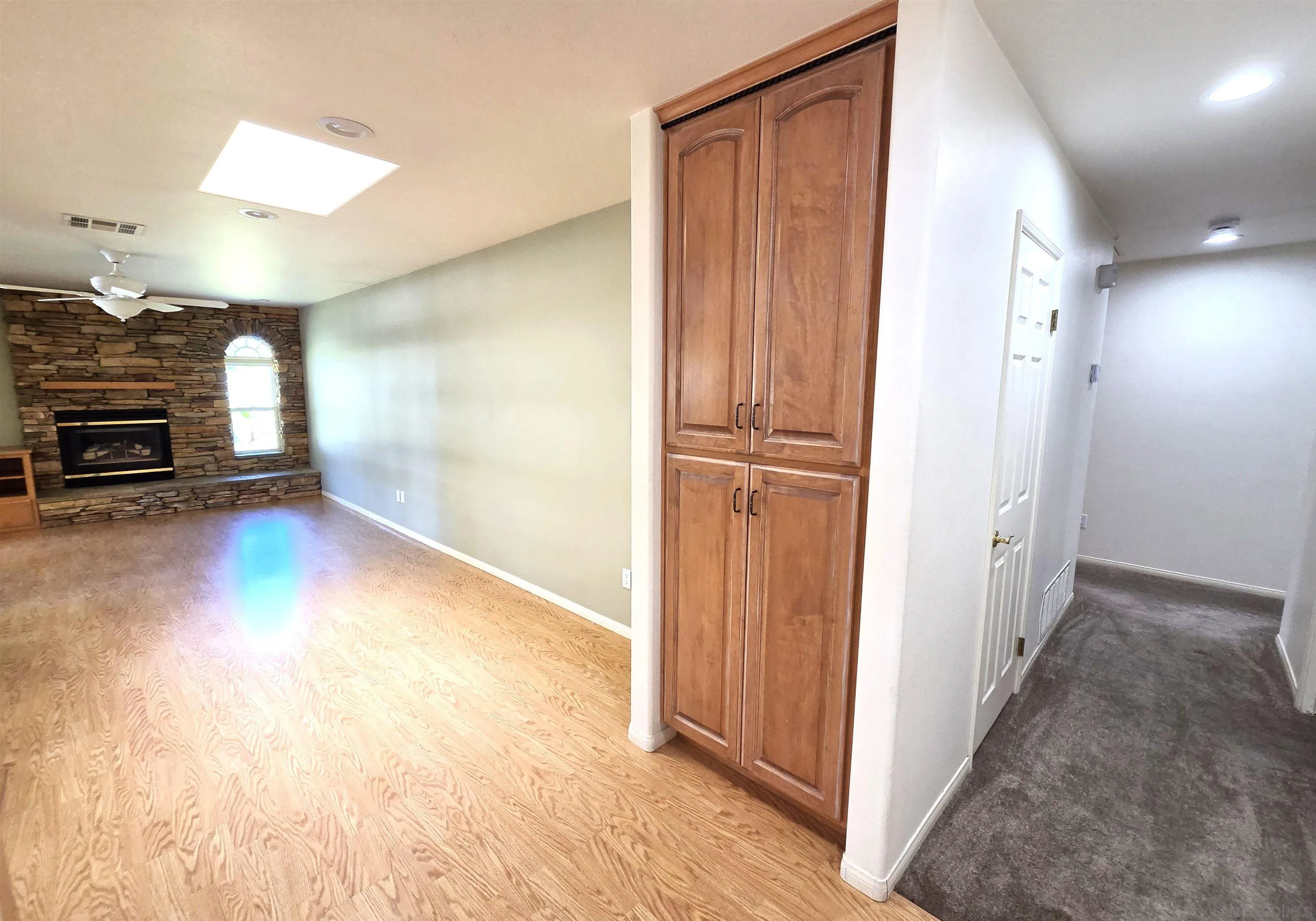 https://cdn.realtyfeed.com/cdn/127/260019977/b4ee496641c93b14e2272dab7f8c3b4a.webp