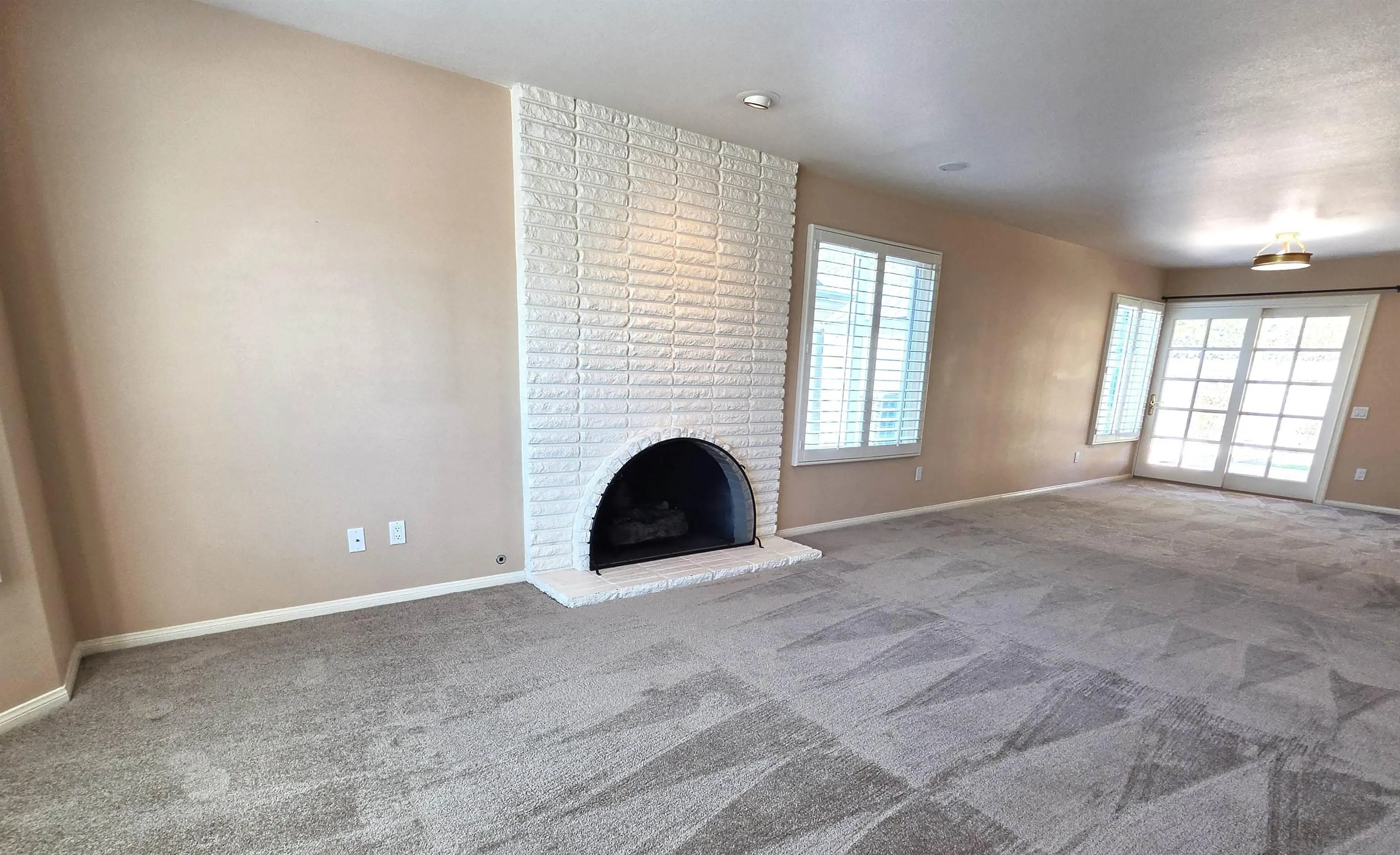 https://cdn.realtyfeed.com/cdn/127/260019977/be8fd1761febe58affea15db1bd447f6.webp