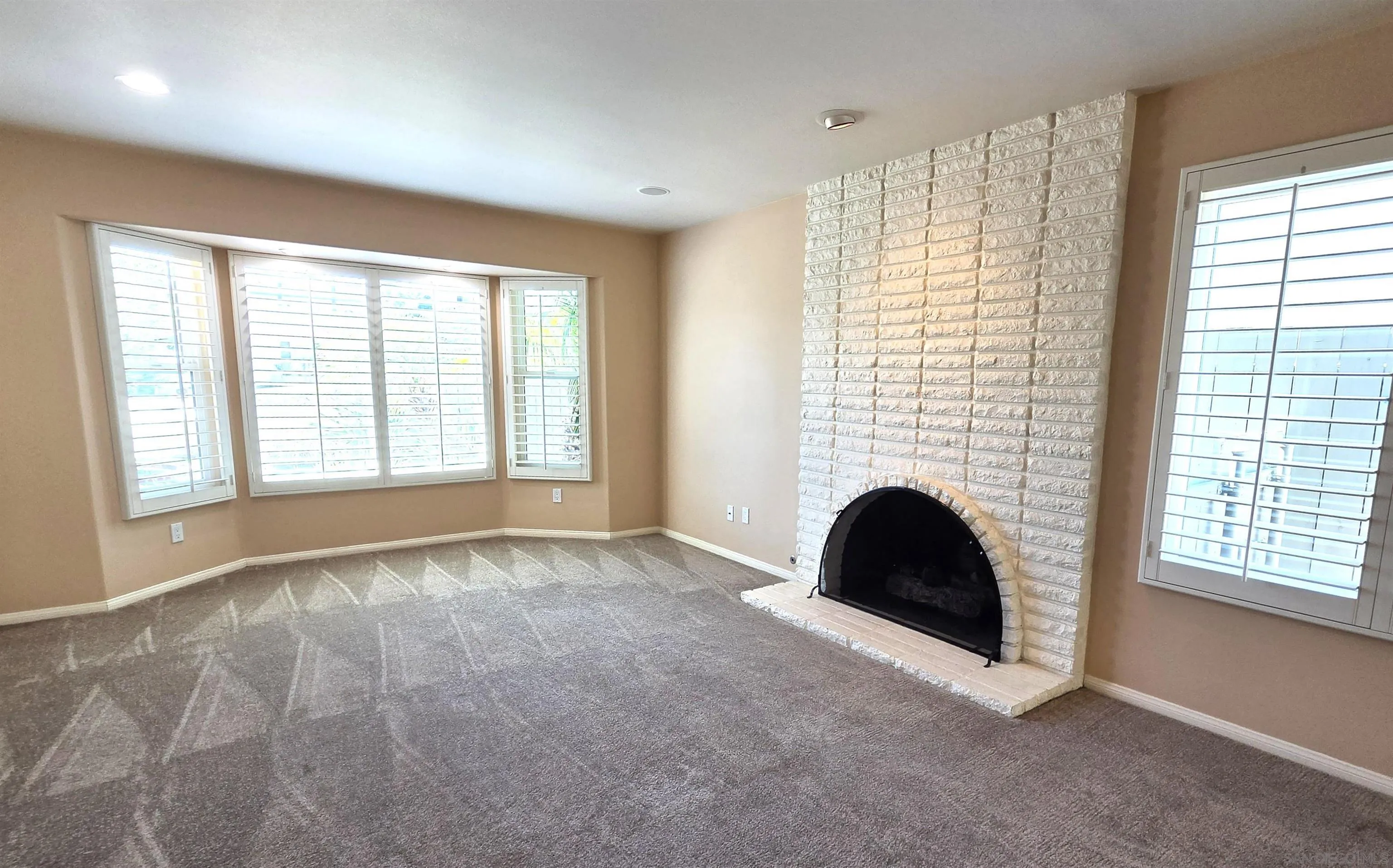 https://cdn.realtyfeed.com/cdn/127/260019977/e0cb62097d695a9980da3f385c0c8376.webp