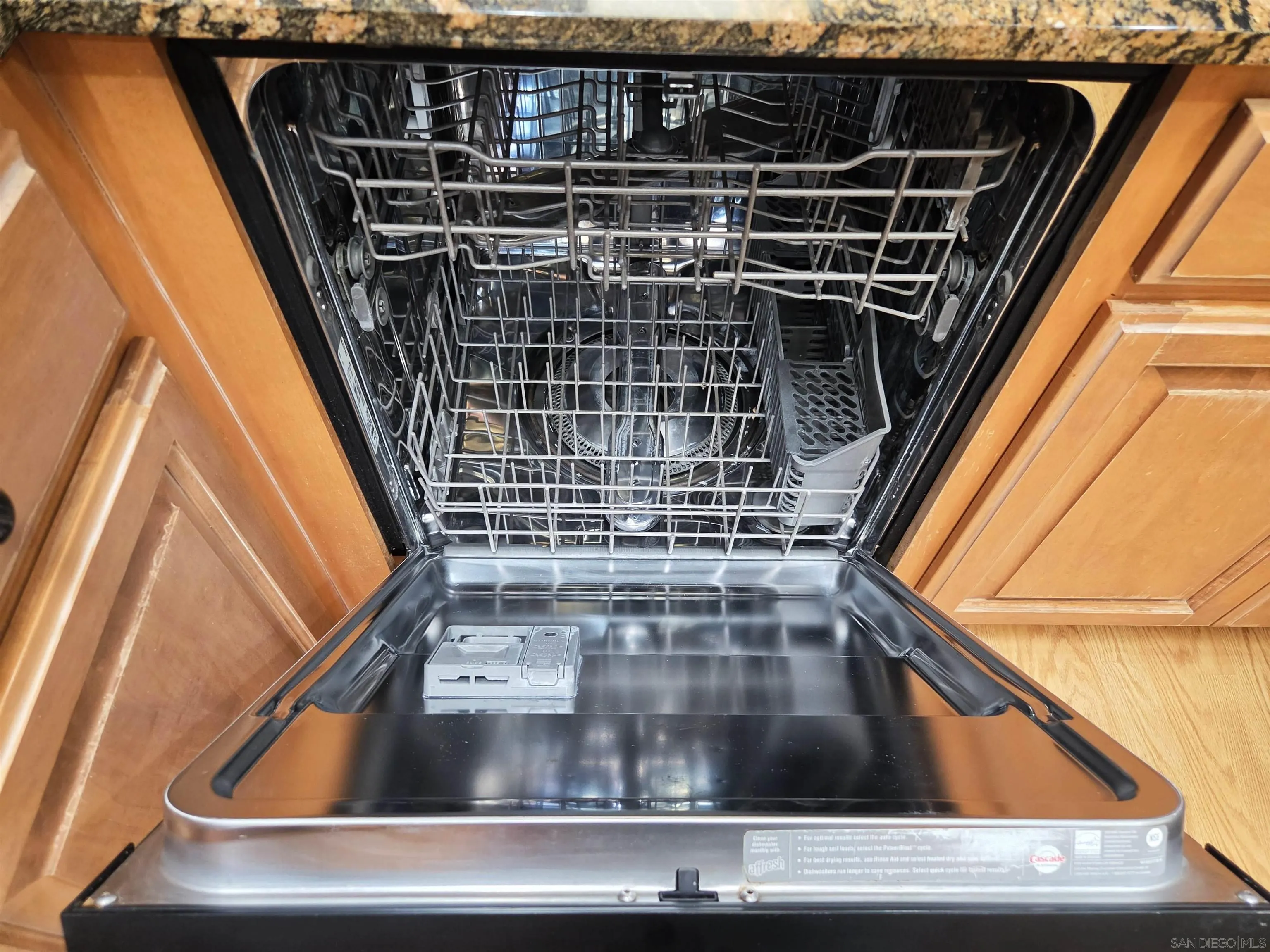 https://cdn.realtyfeed.com/cdn/127/260019977/f0e6eaf47d4311cf71a9f2dcdc4ff040.webp