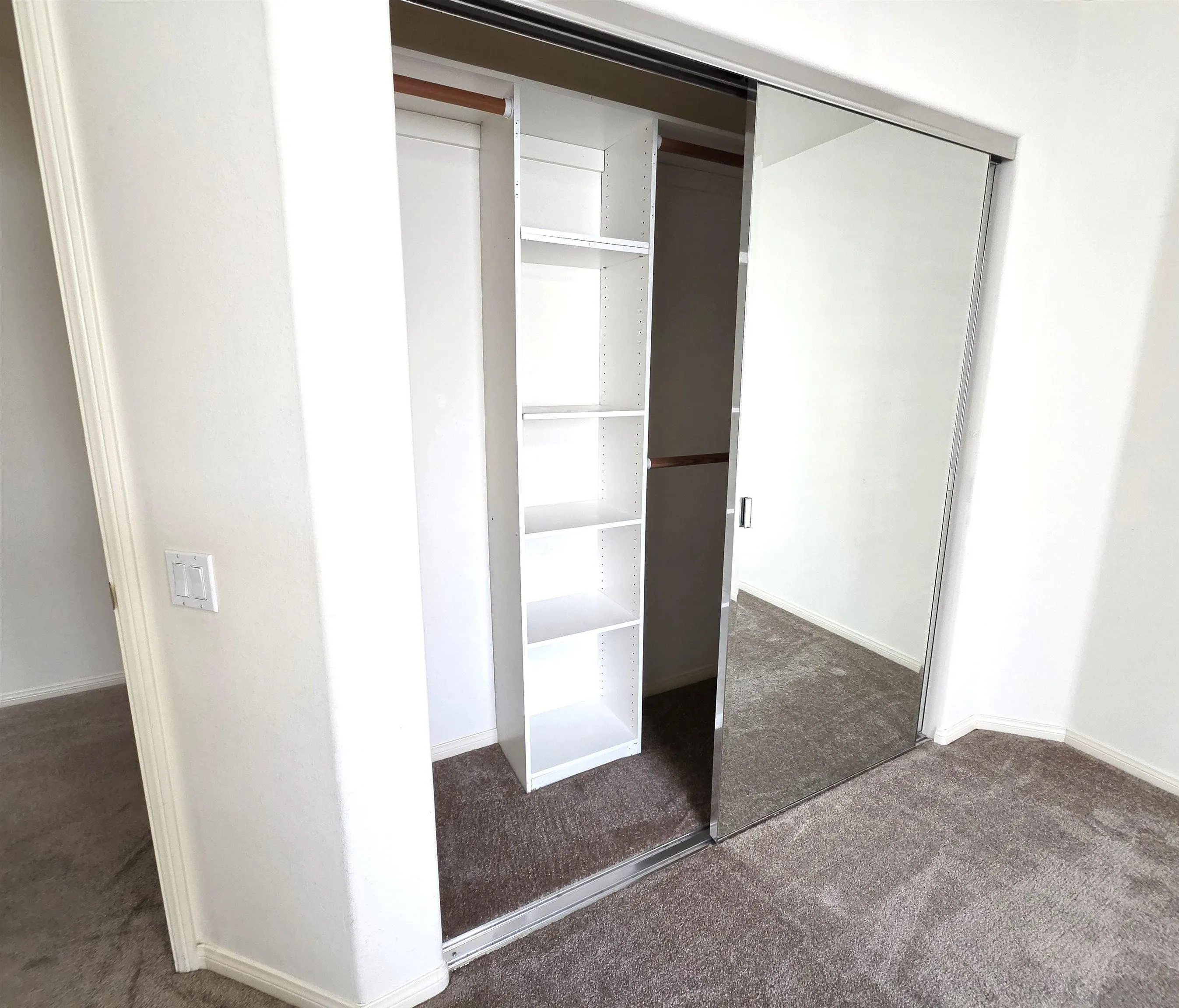 https://cdn.realtyfeed.com/cdn/127/260019977/f7461c5f8a5e008099ec8b4486f0df8f.webp