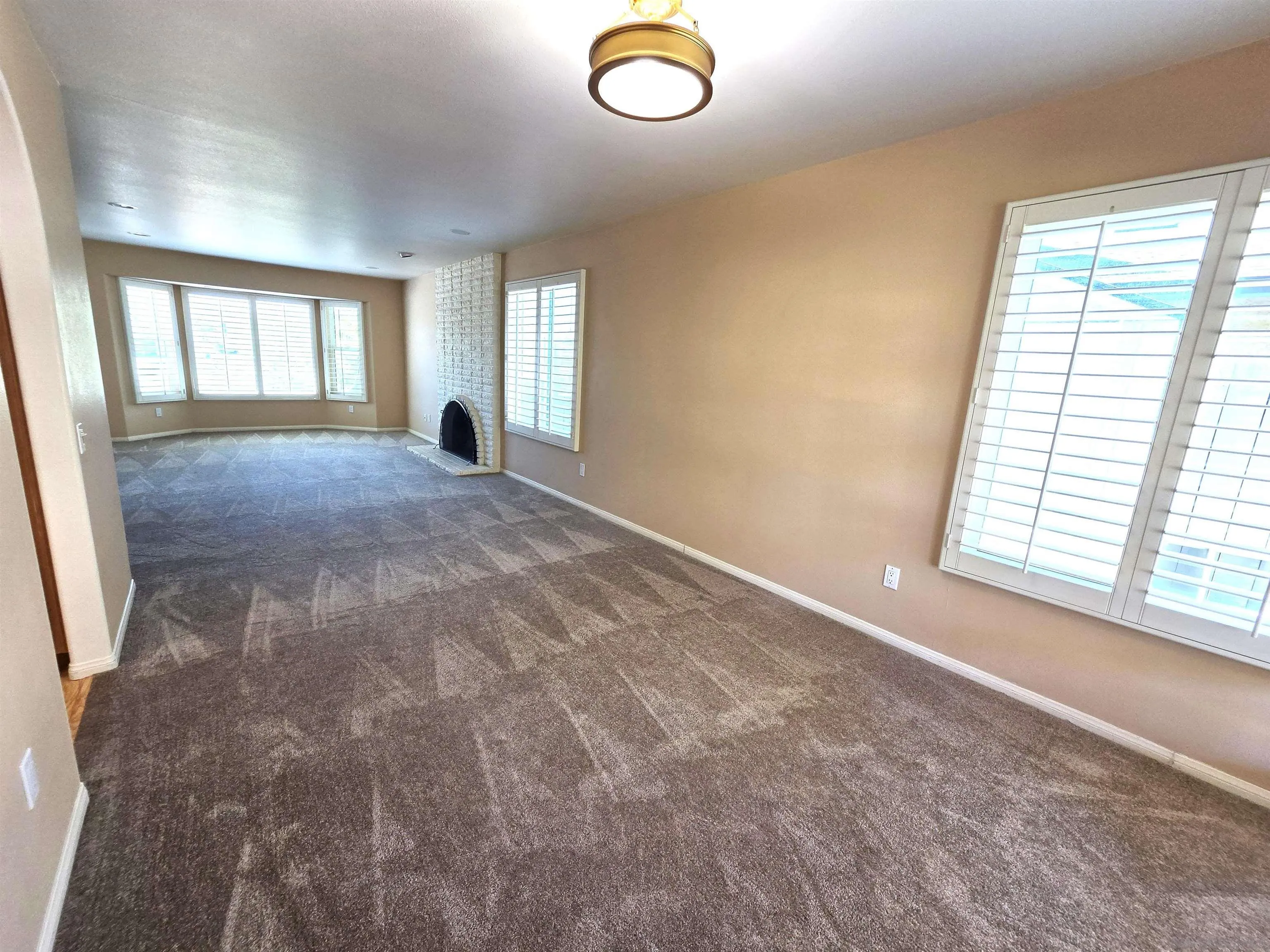 https://cdn.realtyfeed.com/cdn/127/260019977/f9ebd1a61b17f2f73b06c785726b0bb3.webp