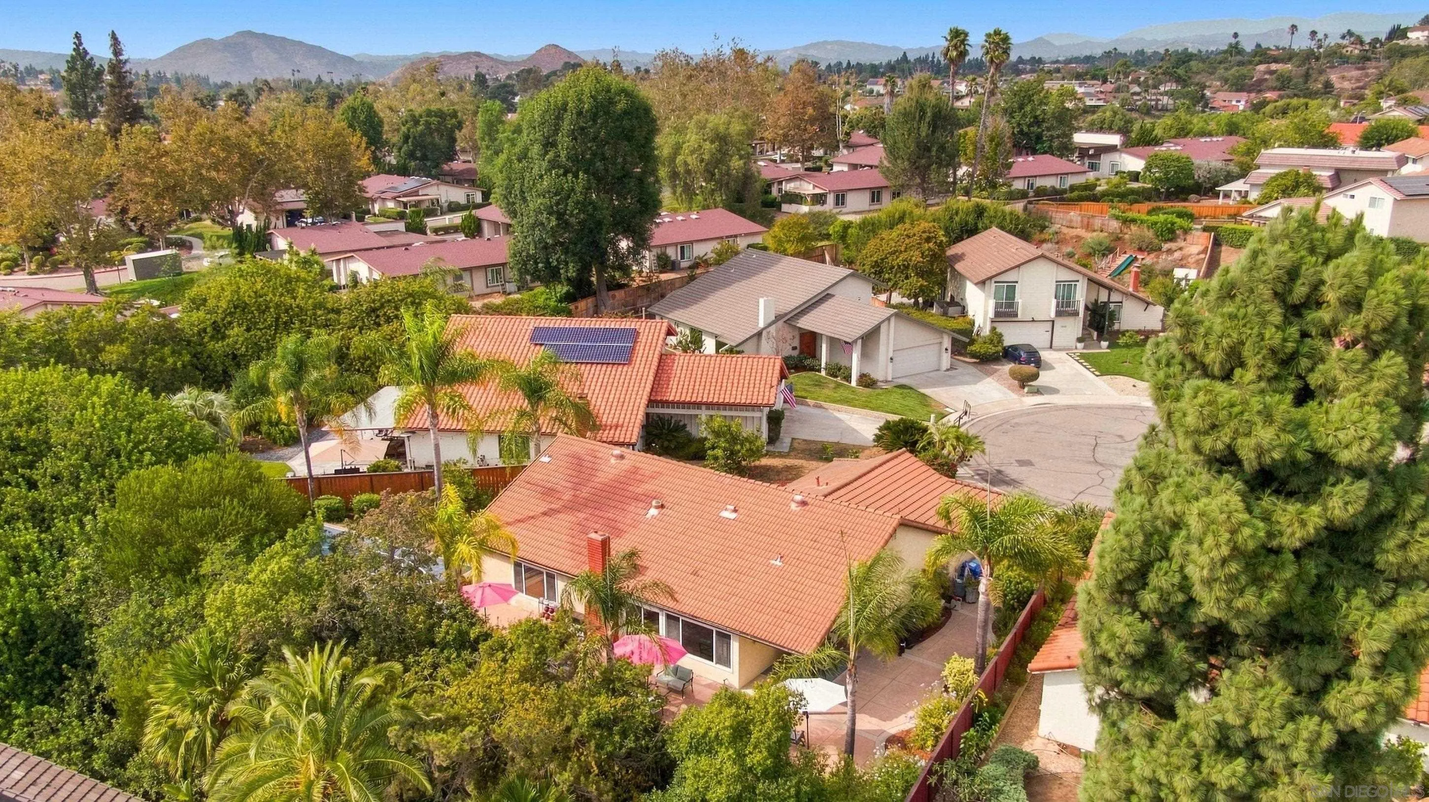 https://cdn.realtyfeed.com/cdn/127/260019978/1d9e2a5987daa99814f6d45987cdb61c.webp