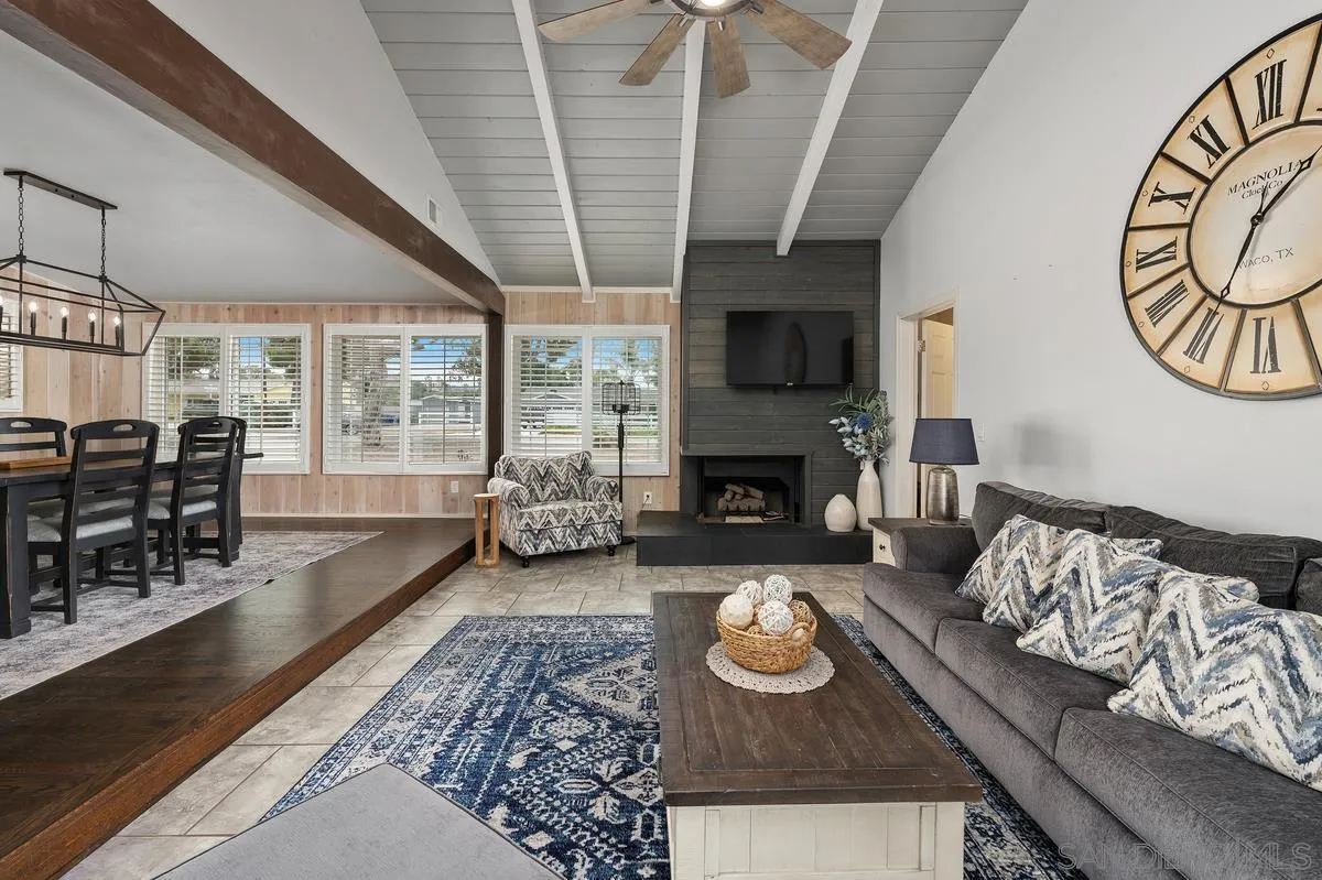 https://cdn.realtyfeed.com/cdn/127/260019985/12cb1766e03f7e0b3841bd49defc14aa.webp