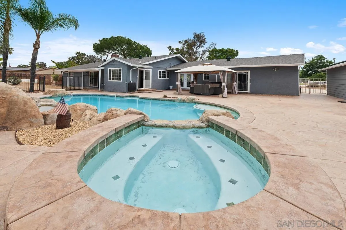 https://cdn.realtyfeed.com/cdn/127/260019985/17f2f6bea347f46d44c8c3d9e5a9fbc2.webp
